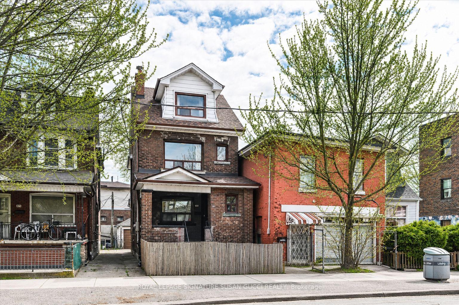 Front of 669 Greenwood Avenue