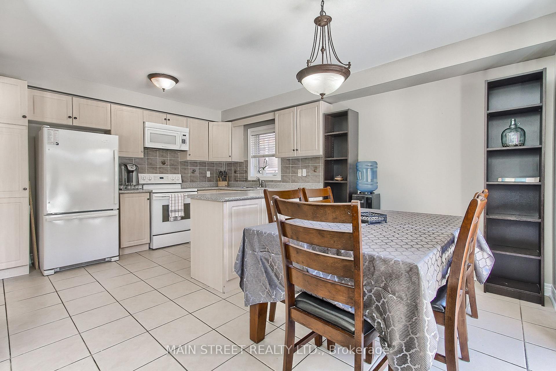 Photo 15 of 46 Silverstone Crescent, Georgina, Keswick South — HOMEH