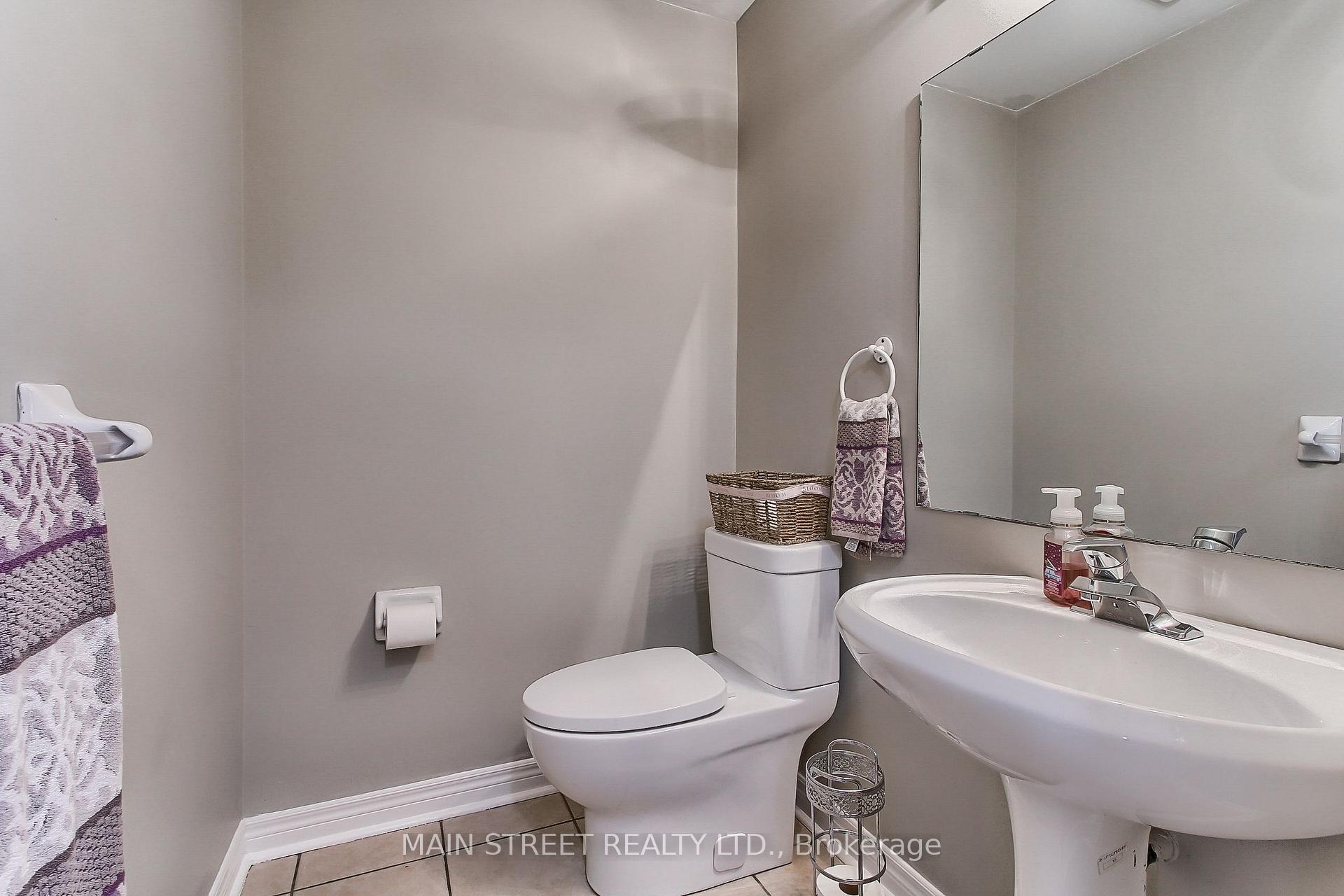 Photo 19 of 46 Silverstone Crescent, Georgina, Keswick South — HOMEH