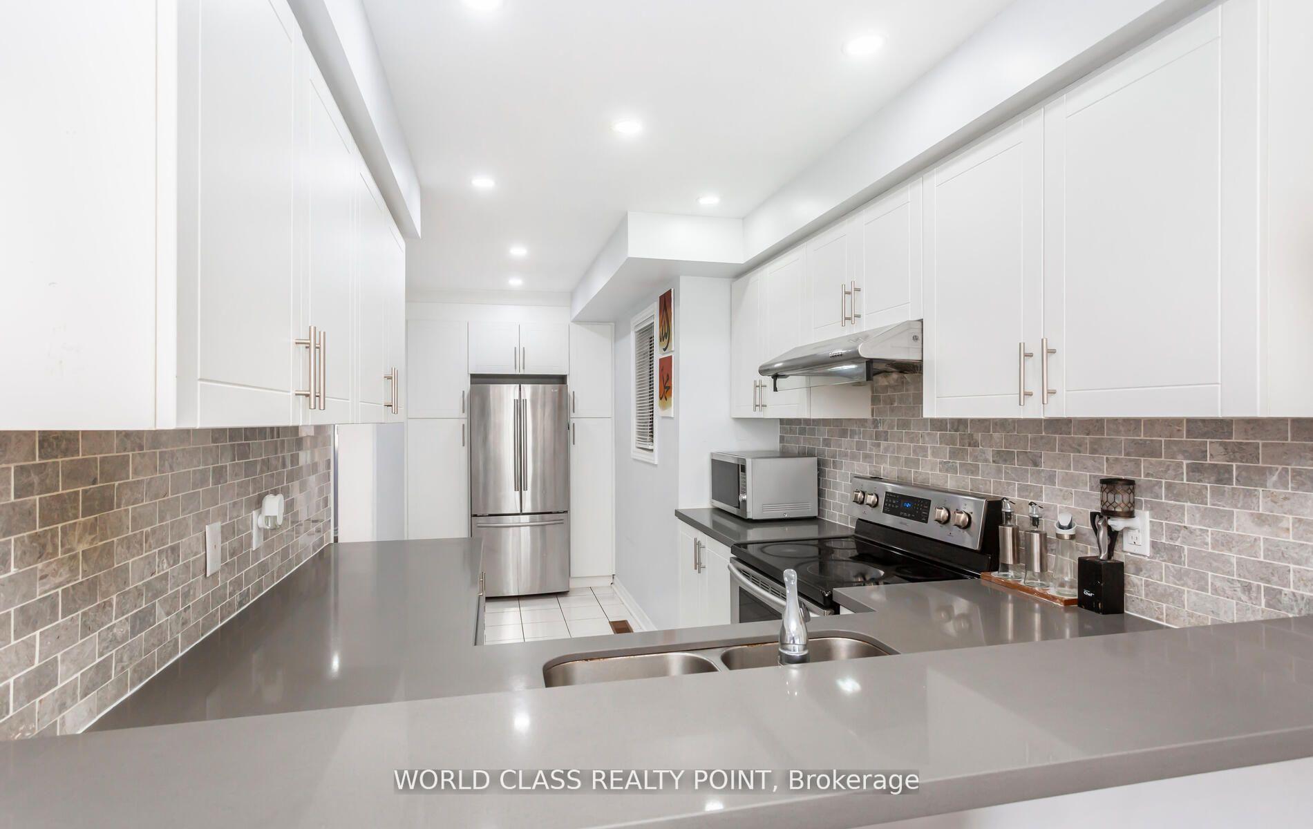 Photo 14 of 17 Manett Crescent E, Brampton, Brampton West — HOMEH