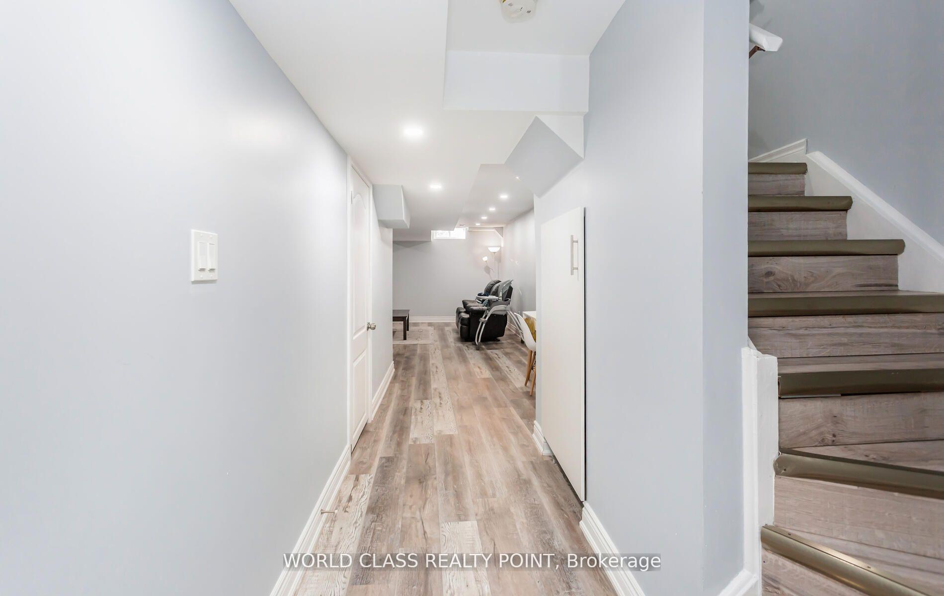 Photo 33 of 17 Manett Crescent E, Brampton, Brampton West — HOMEH