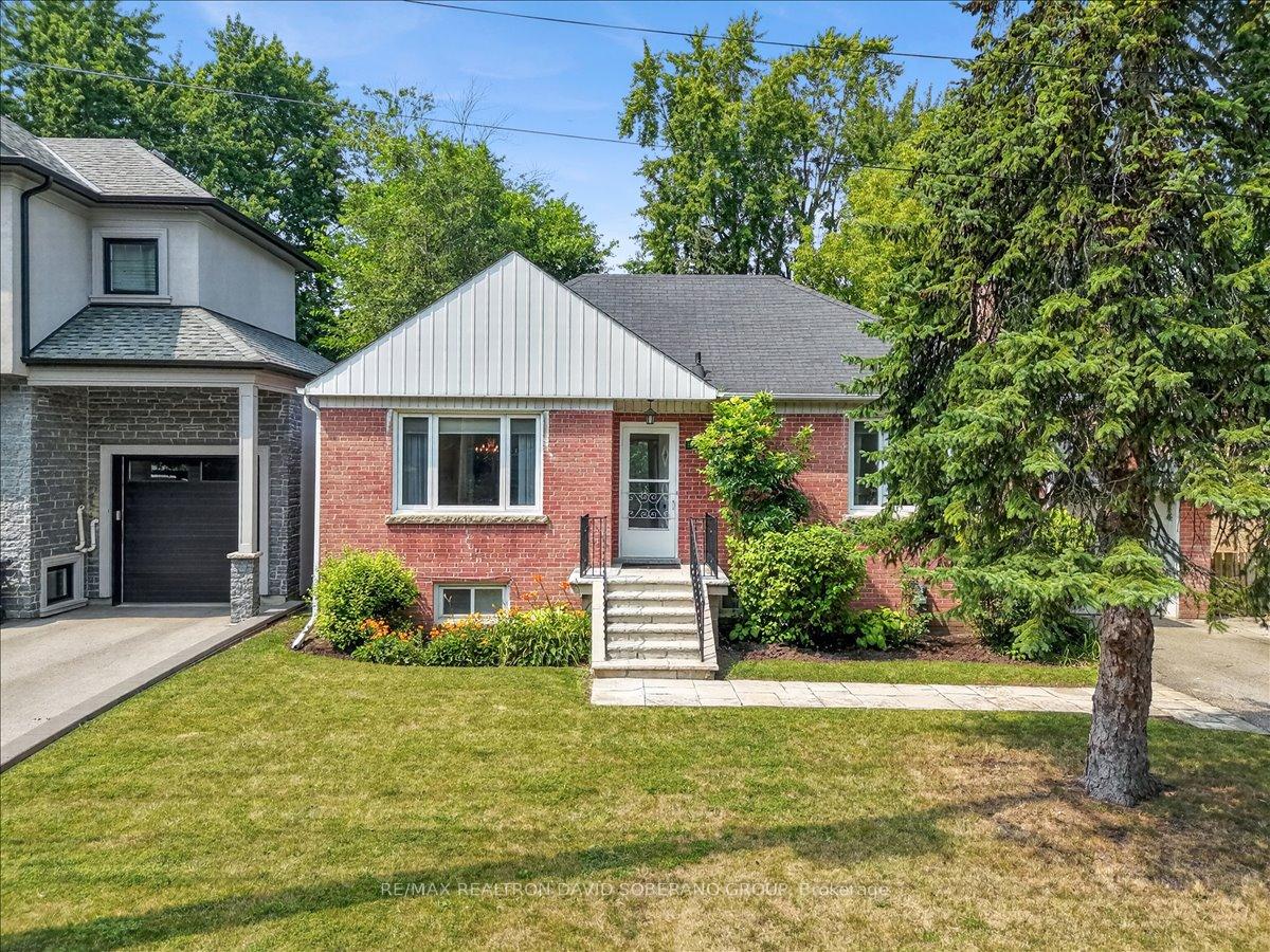 Front of 42 De Quincy Boulevard