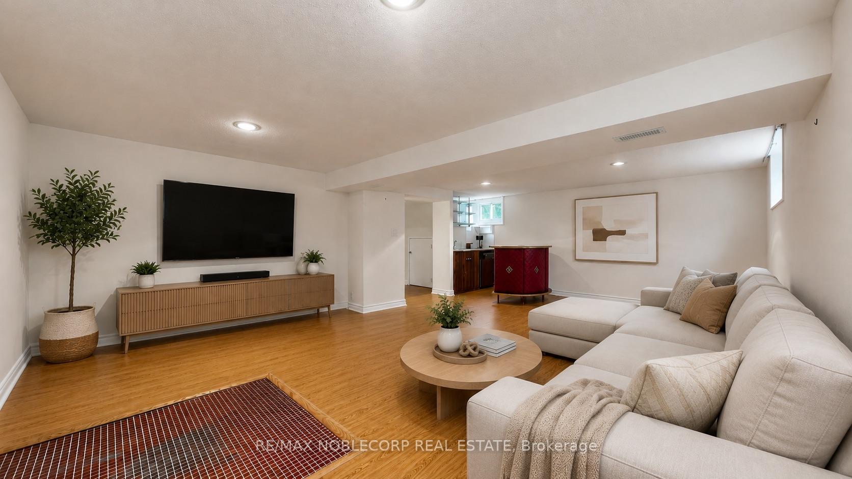 Photo 9 of 8 Summerfield Crescent, Etobicoke, Eringate-Centennial-West Deane — HOMEH