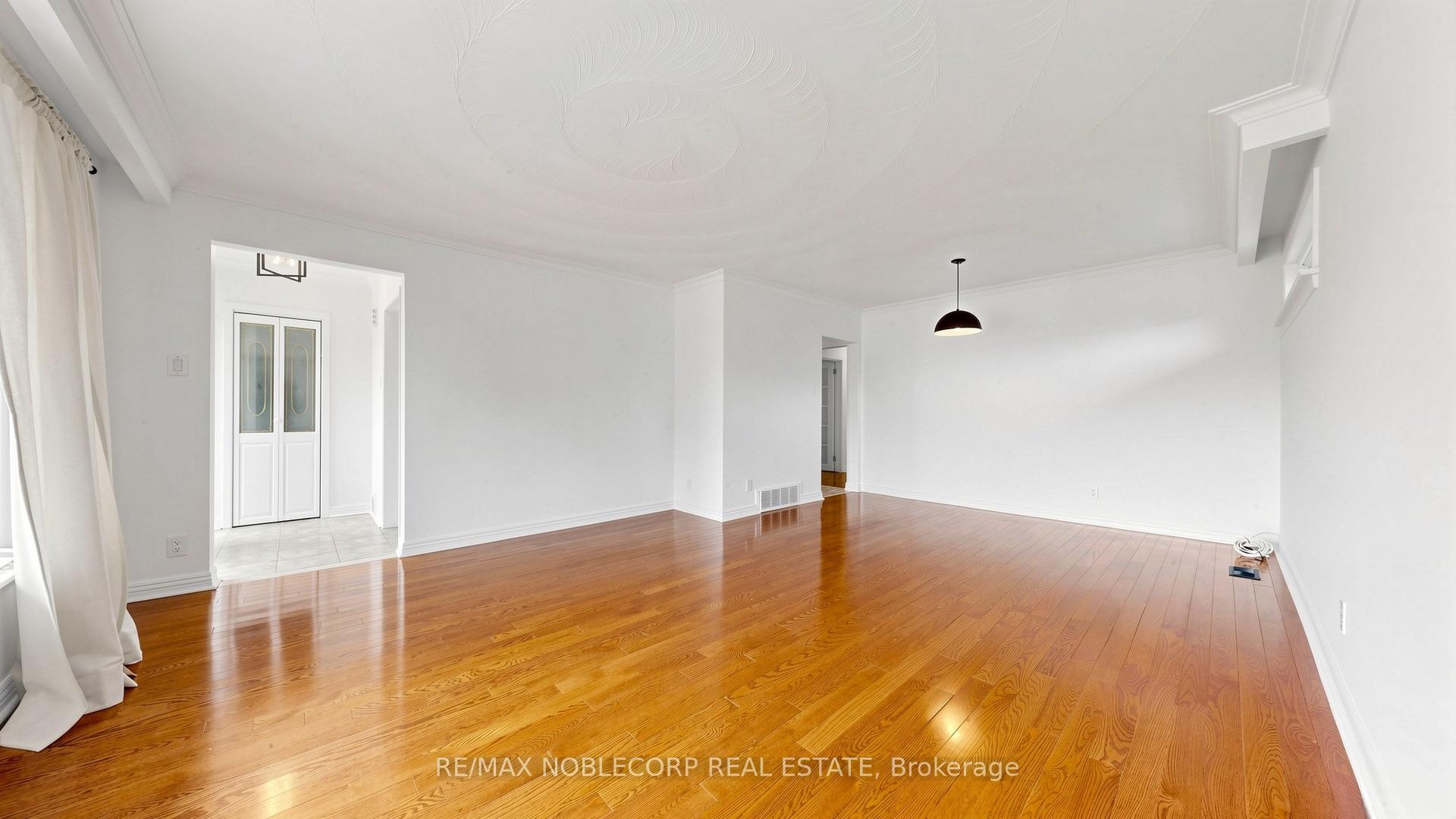 Photo 12 of 8 Summerfield Crescent, Etobicoke, Eringate-Centennial-West Deane — HOMEH