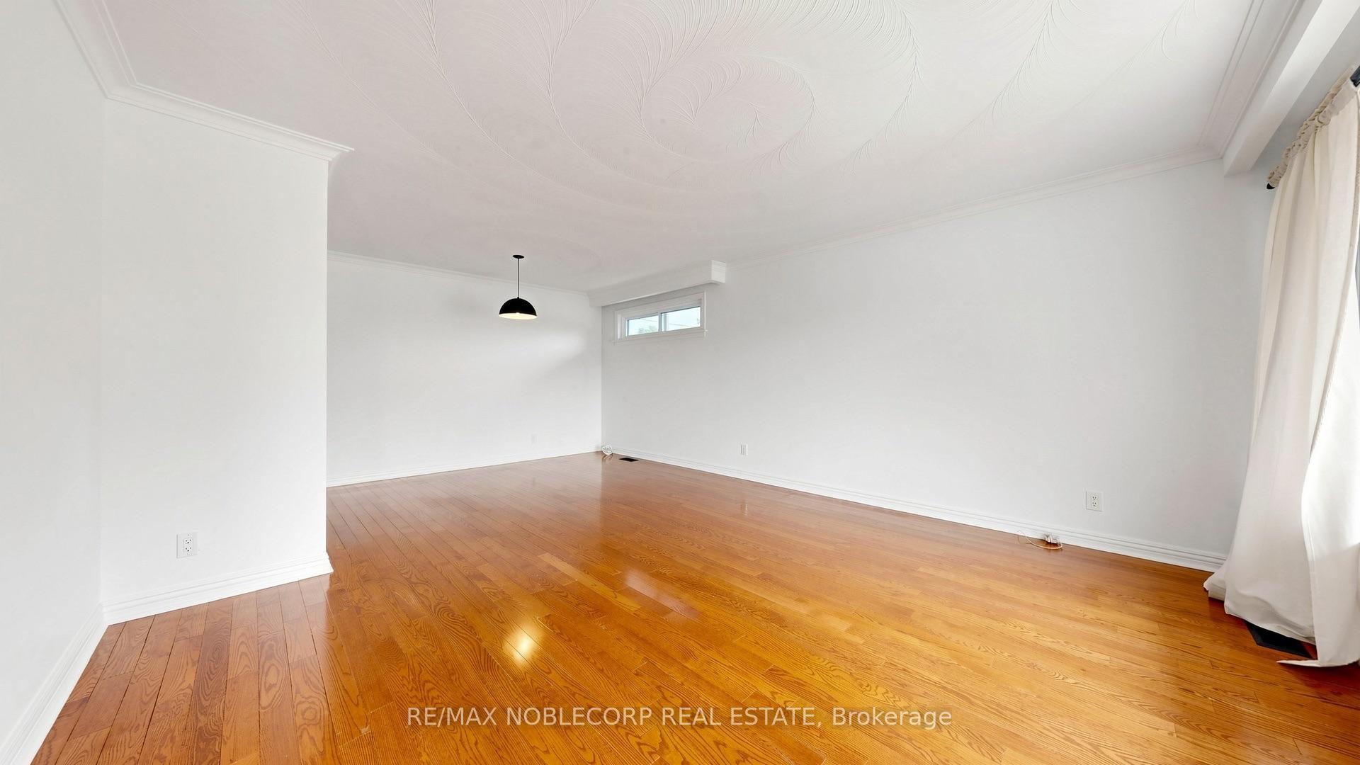 Photo 13 of 8 Summerfield Crescent, Etobicoke, Eringate-Centennial-West Deane — HOMEH