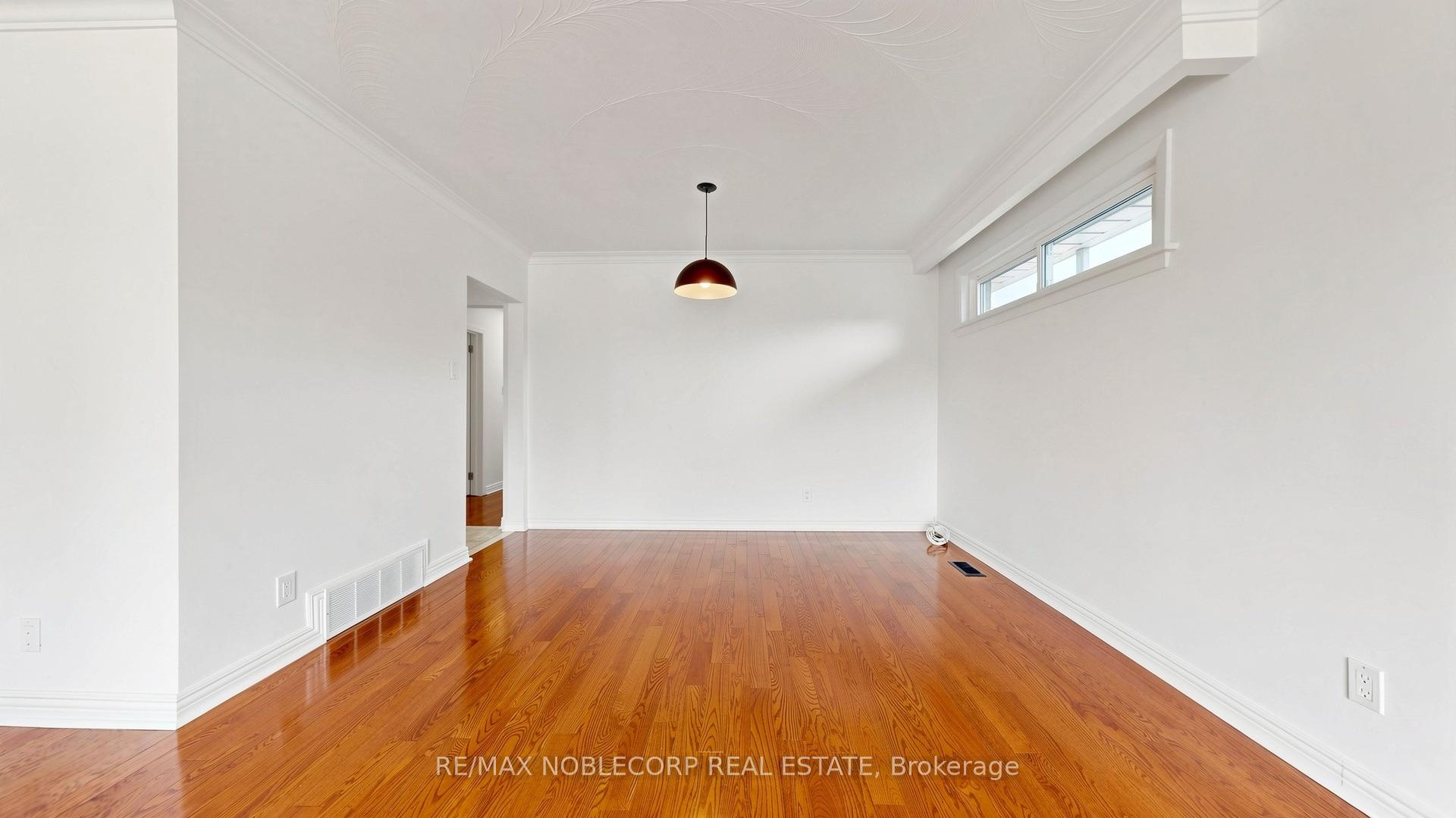Photo 14 of 8 Summerfield Crescent, Etobicoke, Eringate-Centennial-West Deane — HOMEH