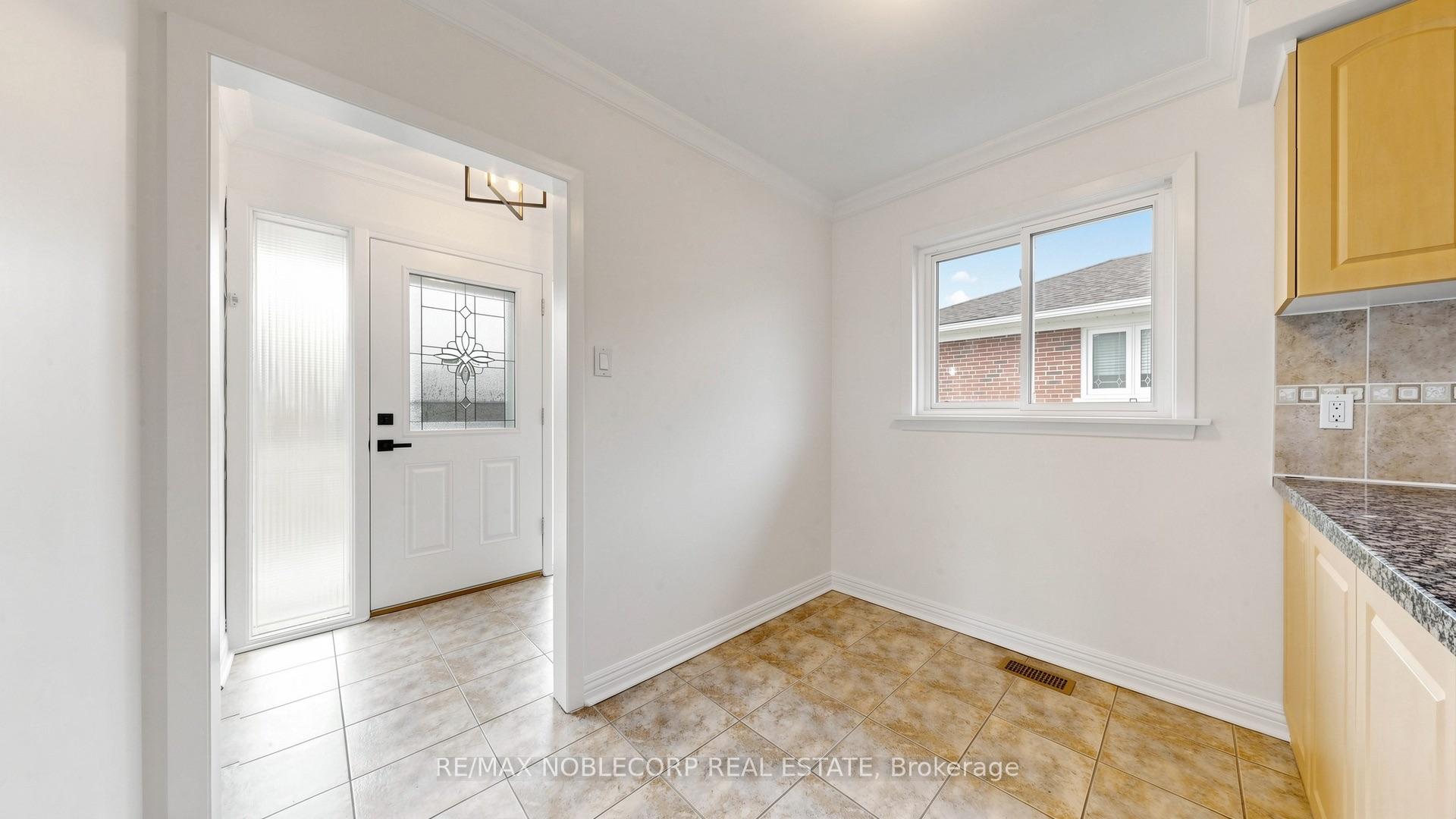 Photo 15 of 8 Summerfield Crescent, Etobicoke, Eringate-Centennial-West Deane — HOMEH