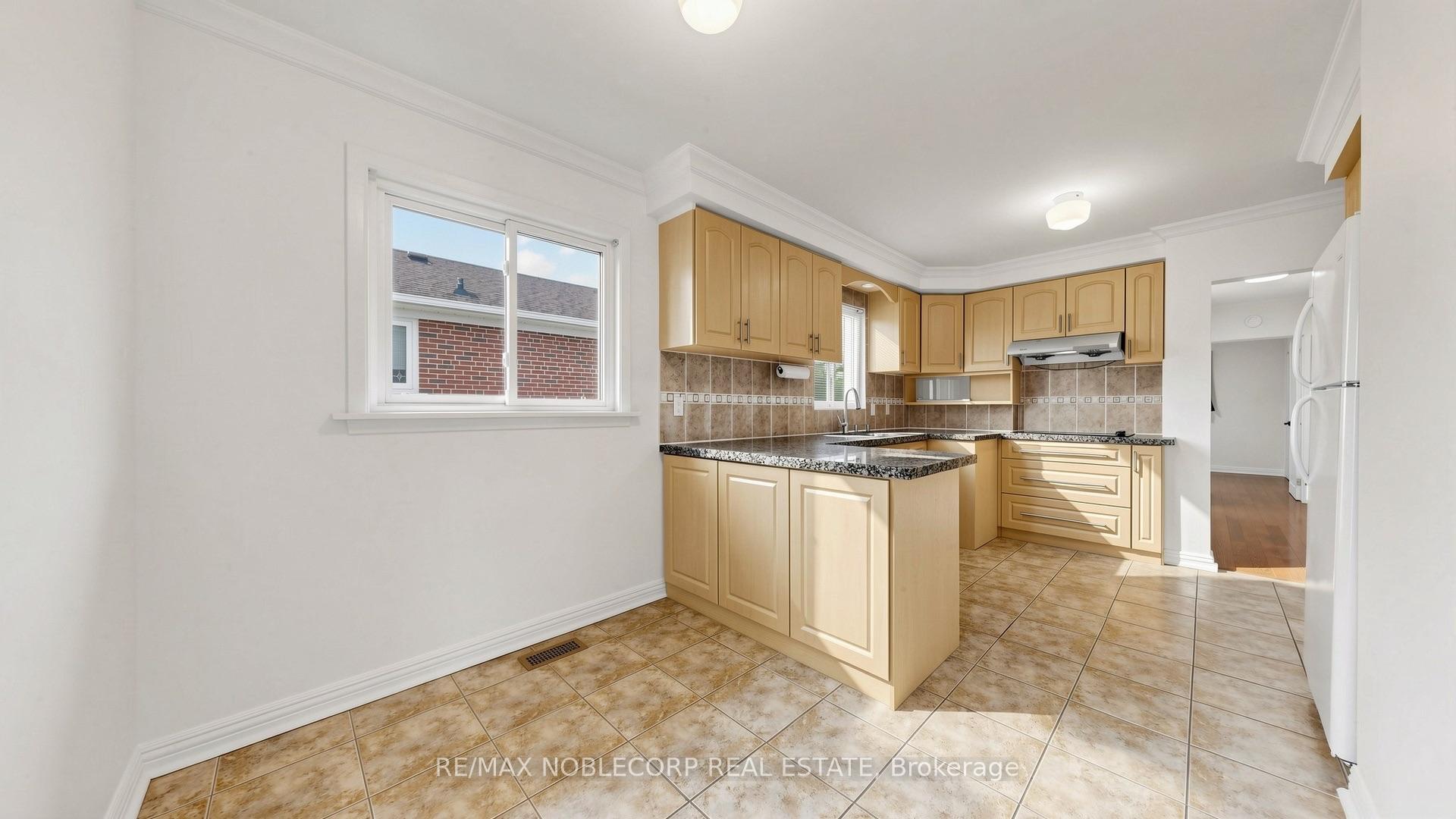 Photo 16 of 8 Summerfield Crescent, Etobicoke, Eringate-Centennial-West Deane — HOMEH