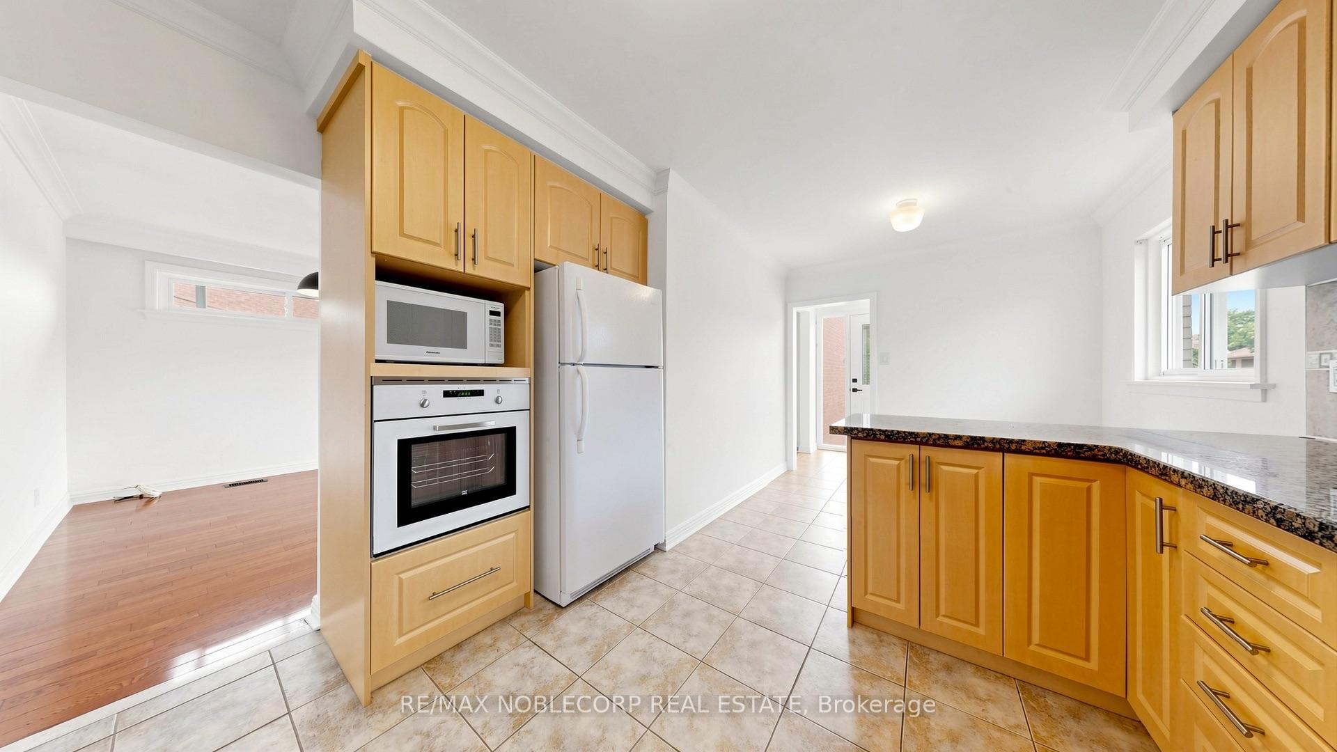 Photo 17 of 8 Summerfield Crescent, Etobicoke, Eringate-Centennial-West Deane — HOMEH