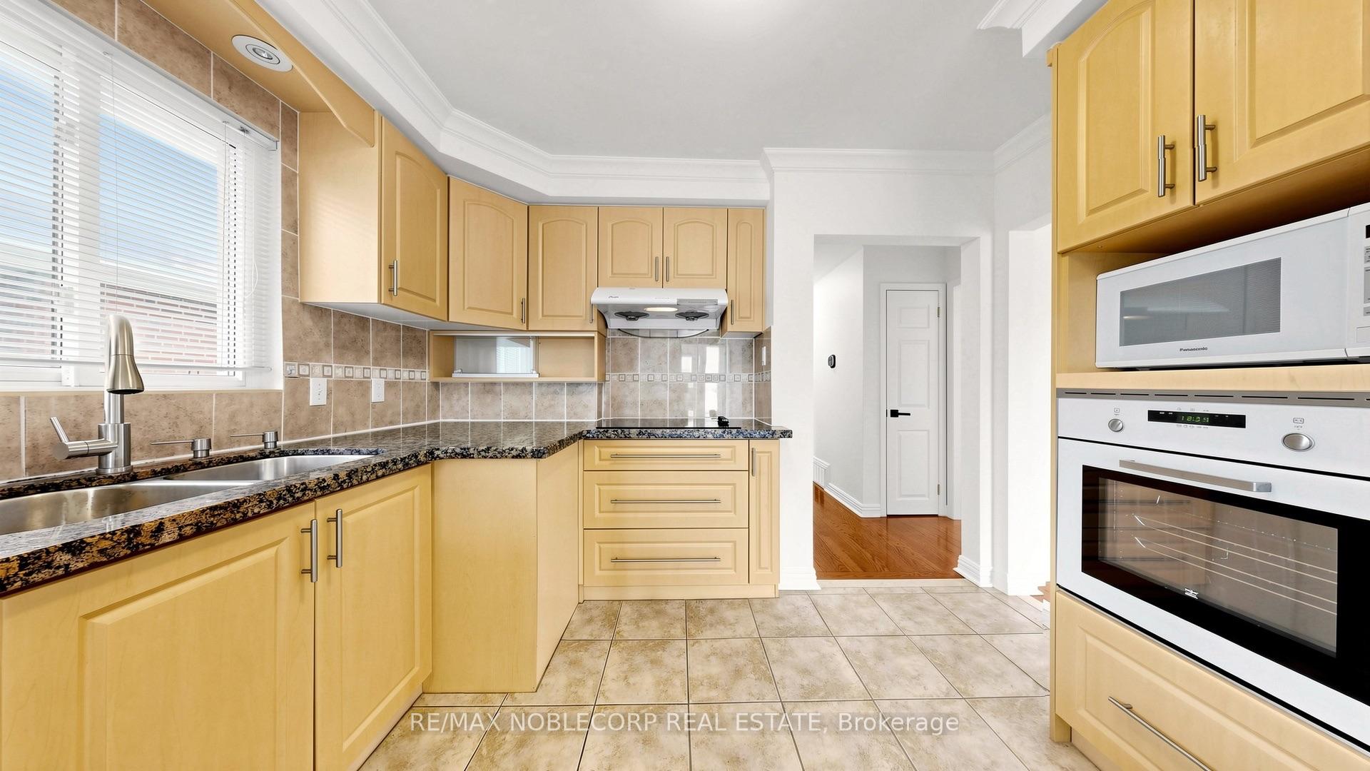Photo 18 of 8 Summerfield Crescent, Etobicoke, Eringate-Centennial-West Deane — HOMEH