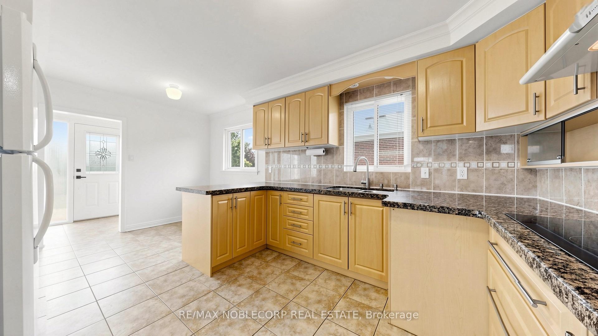 Photo 19 of 8 Summerfield Crescent, Etobicoke, Eringate-Centennial-West Deane — HOMEH