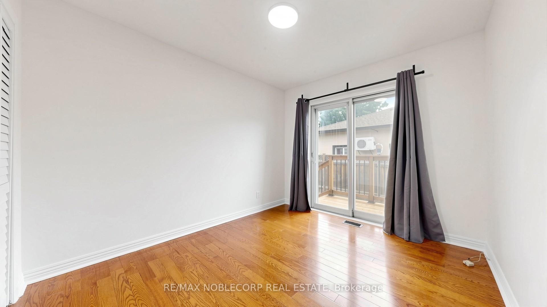 Photo 22 of 8 Summerfield Crescent, Etobicoke, Eringate-Centennial-West Deane — HOMEH