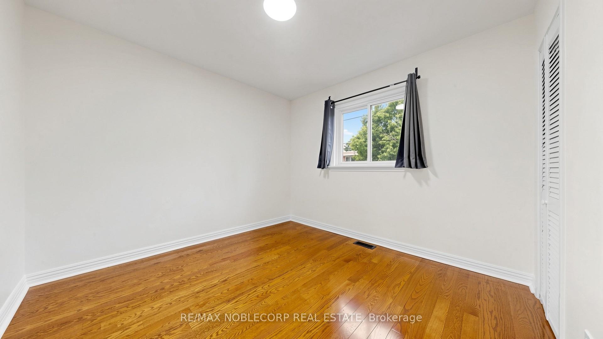 Photo 24 of 8 Summerfield Crescent, Etobicoke, Eringate-Centennial-West Deane — HOMEH