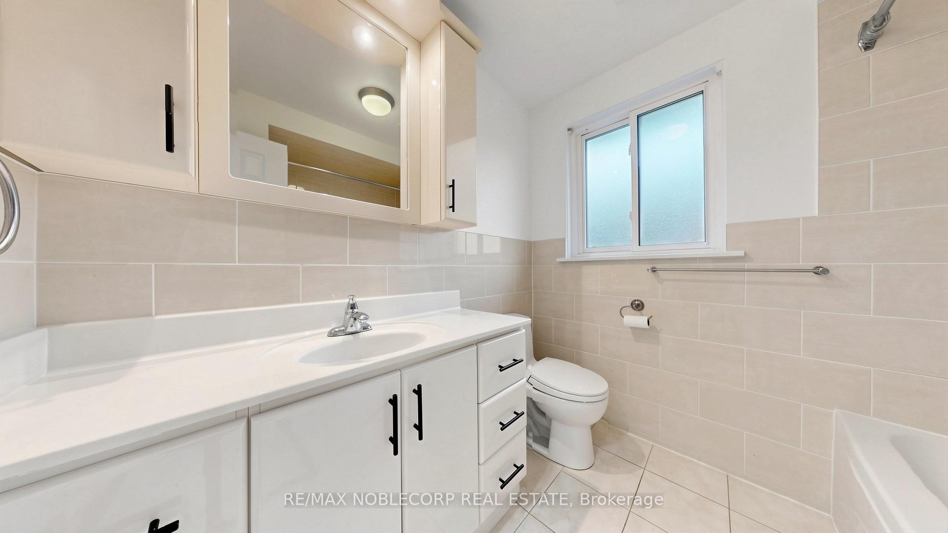 Photo 27 of 8 Summerfield Crescent, Etobicoke, Eringate-Centennial-West Deane — HOMEH
