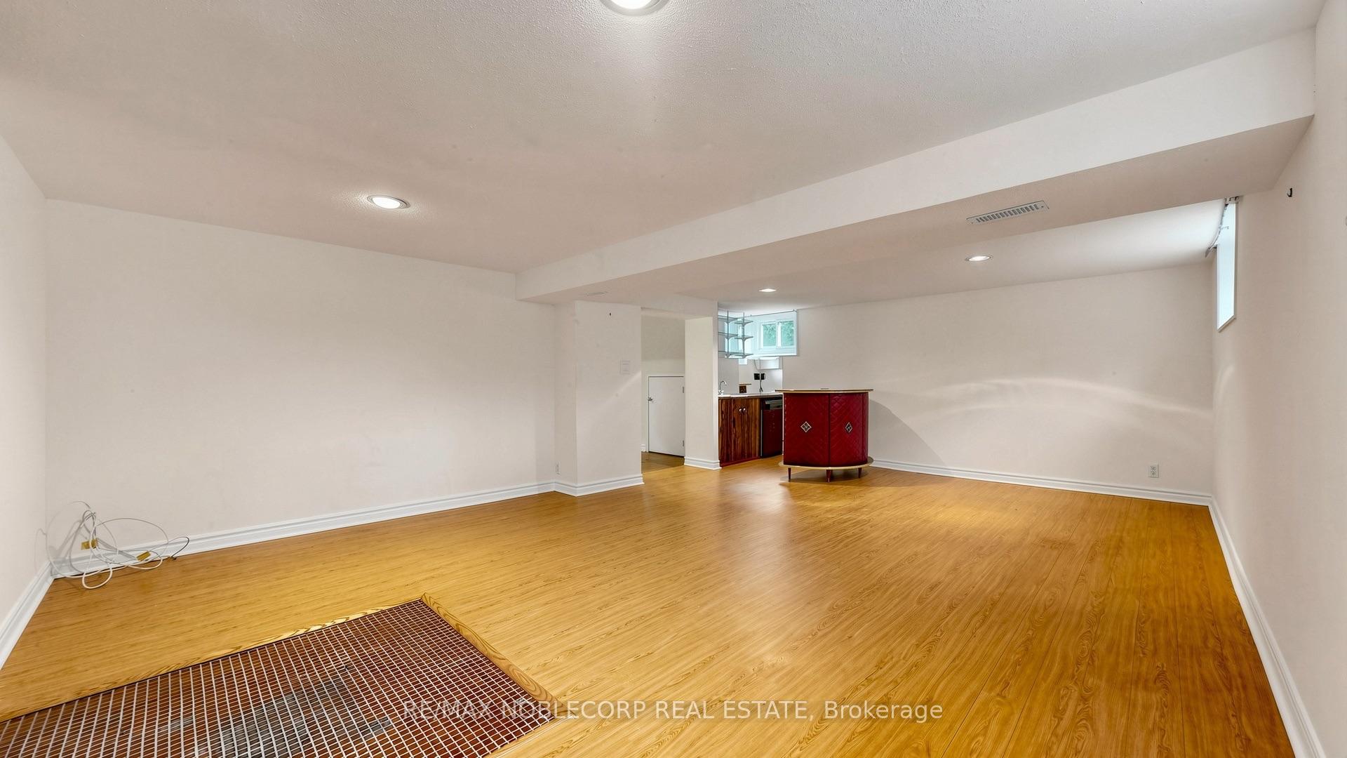 Photo 29 of 8 Summerfield Crescent, Etobicoke, Eringate-Centennial-West Deane — HOMEH