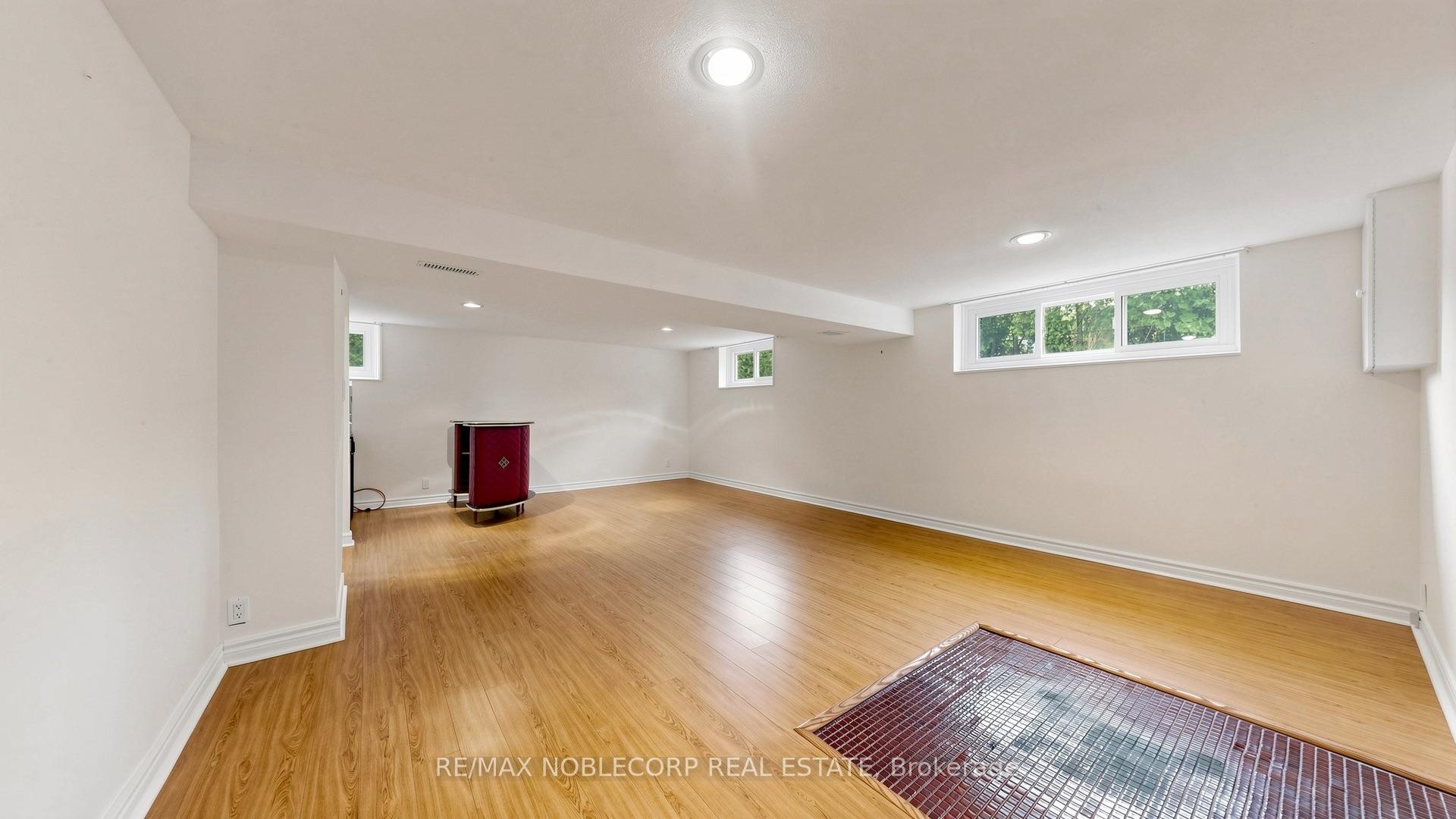 Photo 30 of 8 Summerfield Crescent, Etobicoke, Eringate-Centennial-West Deane — HOMEH