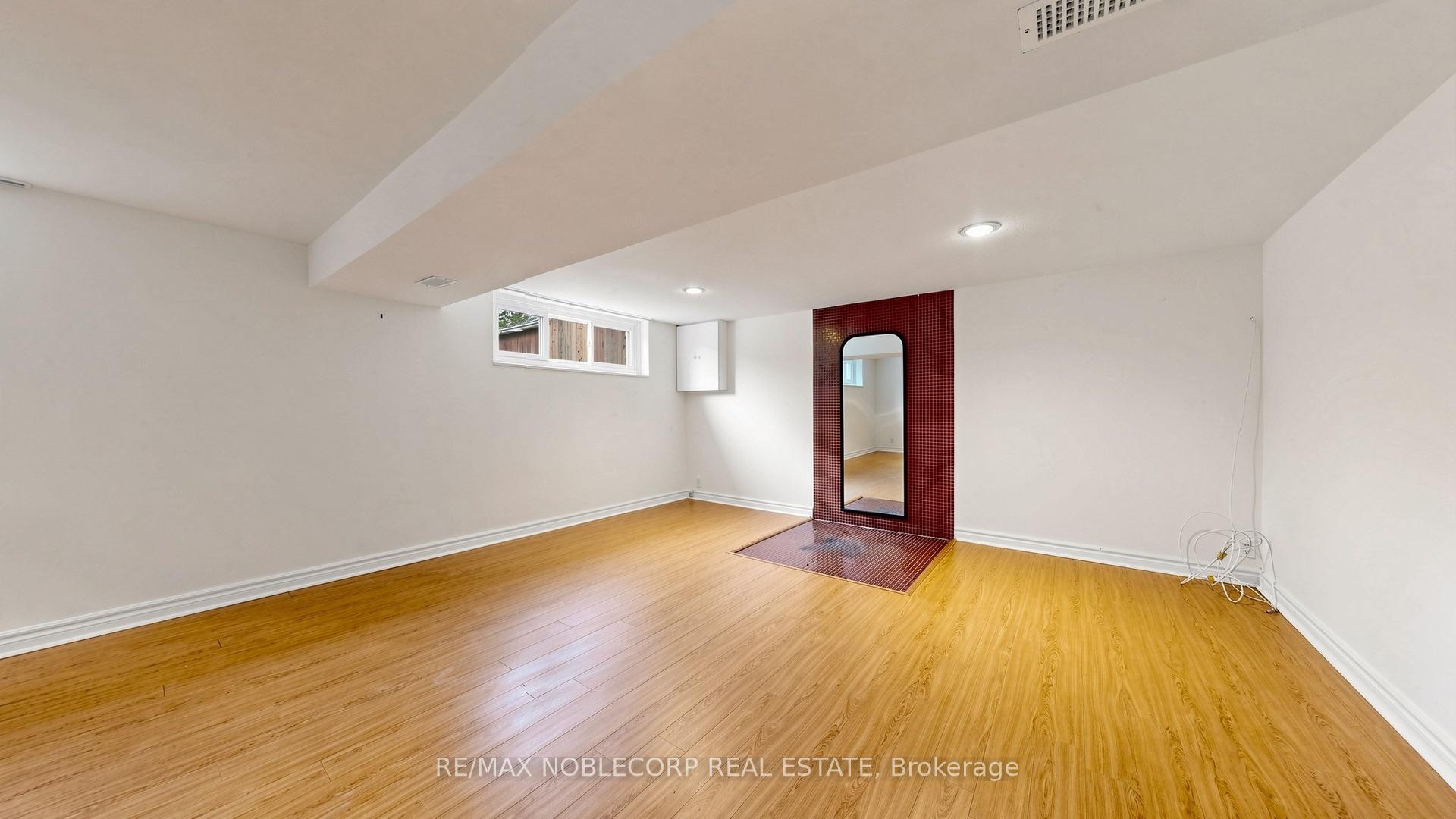 Photo 31 of 8 Summerfield Crescent, Etobicoke, Eringate-Centennial-West Deane — HOMEH