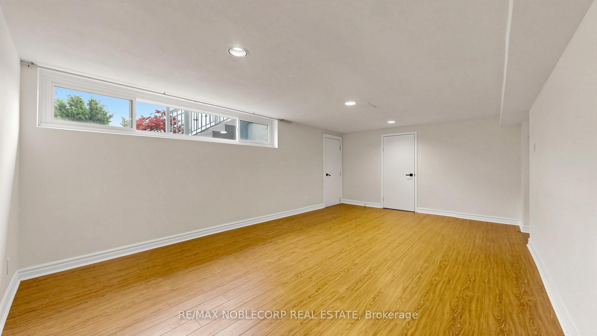 Photo 33 of 8 Summerfield Crescent, Etobicoke, Eringate-Centennial-West Deane — HOMEH
