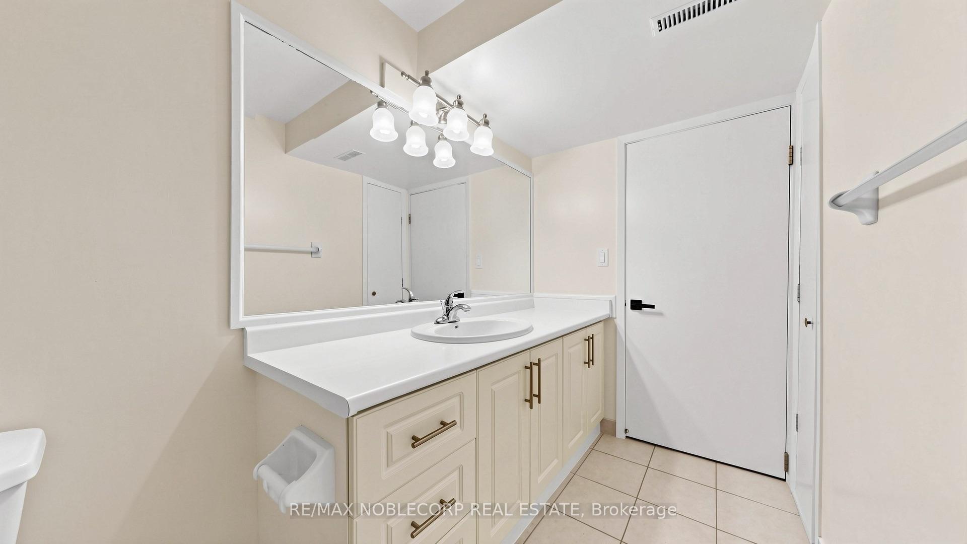 Photo 35 of 8 Summerfield Crescent, Etobicoke, Eringate-Centennial-West Deane — HOMEH