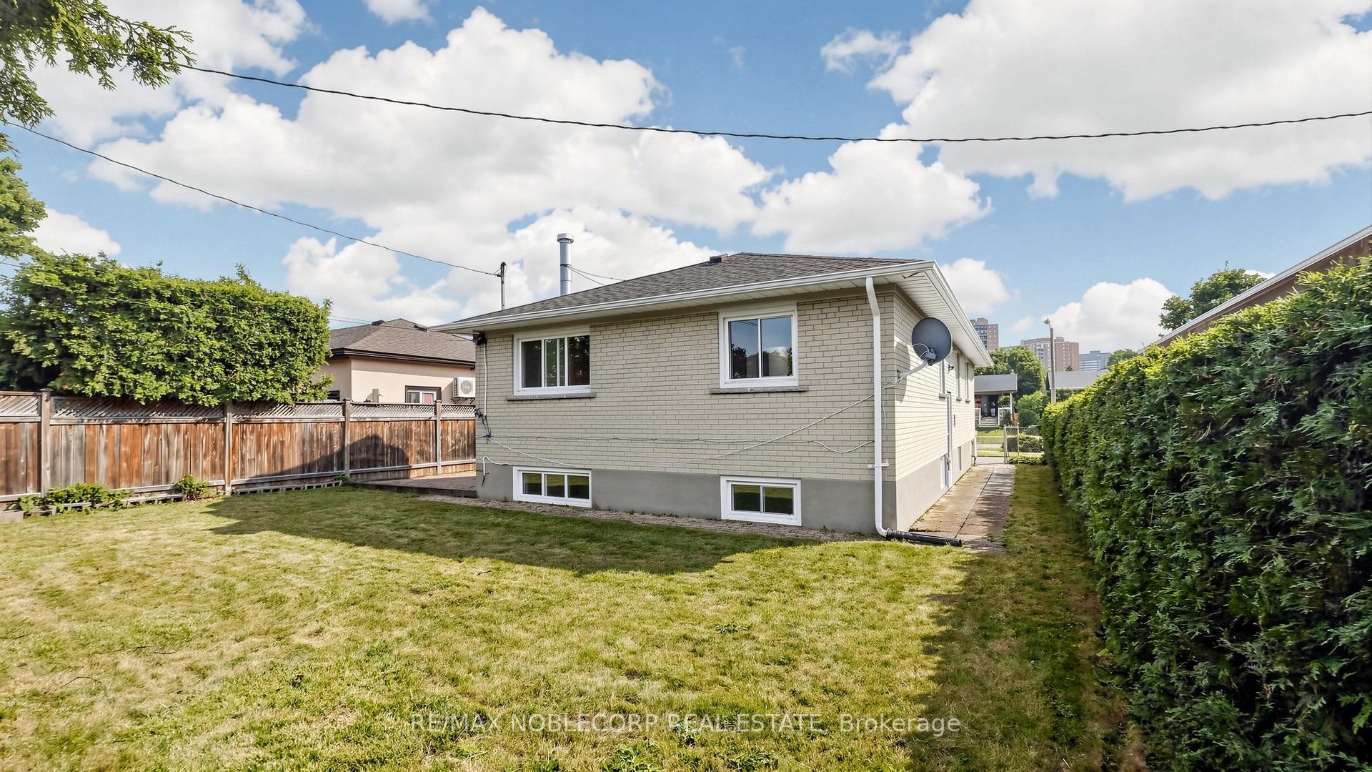 Photo 41 of 8 Summerfield Crescent, Etobicoke, Eringate-Centennial-West Deane — HOMEH