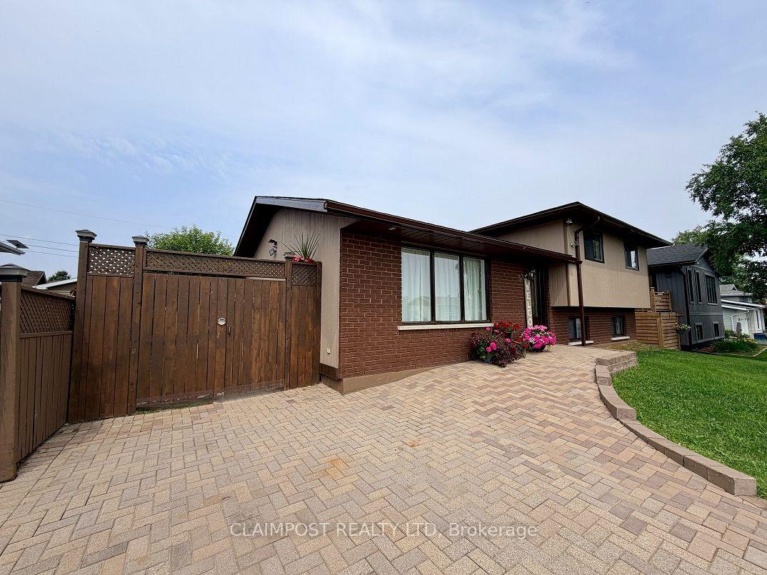 Photo 1 of 33 Algonquin Road, Cochrane — HOMEH