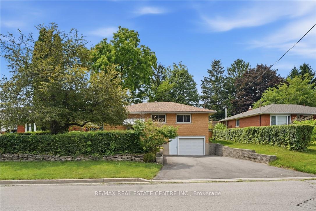 Photo 2 of 56 Renwick Avenue, Cambridge, Hespeler Village — HOMEH