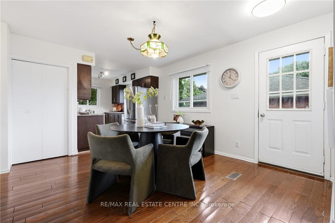 Photo 4 of 56 Renwick Avenue, Cambridge, Hespeler Village — HOMEH