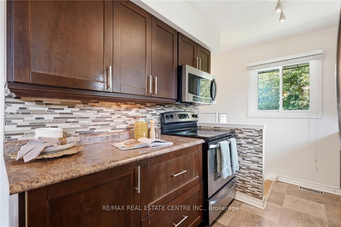 Photo 10 of 56 Renwick Avenue, Cambridge, Hespeler Village — HOMEH