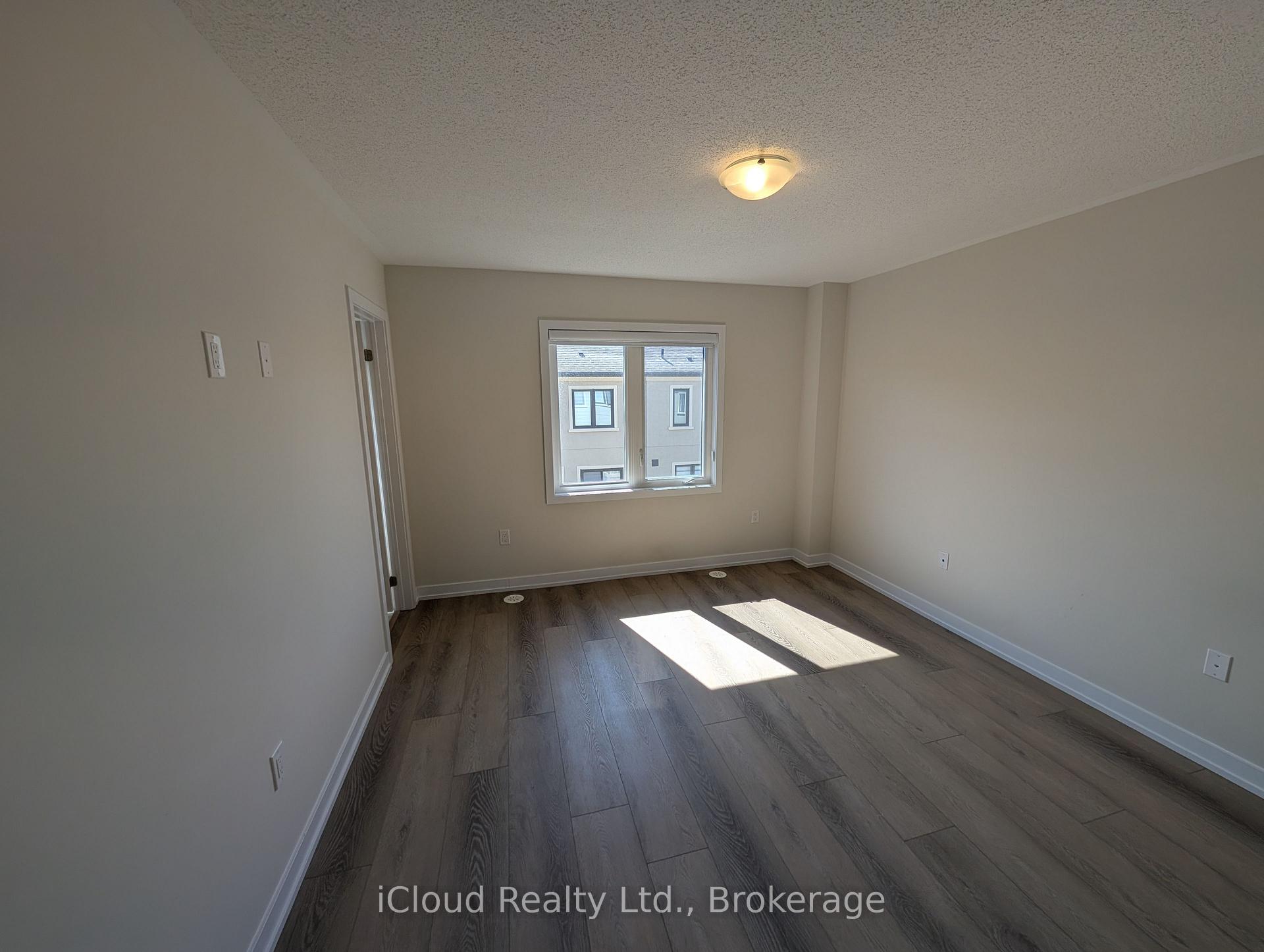 Photo 8 of 1346 Kobzar Drive, Oakville, Northwest — HOMEH