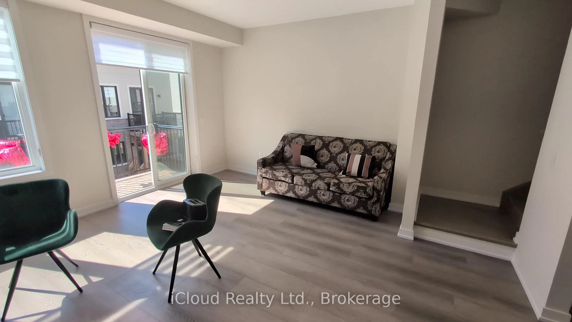 Photo 4 of 1346 Kobzar Drive, Oakville, Northwest — HOMEH