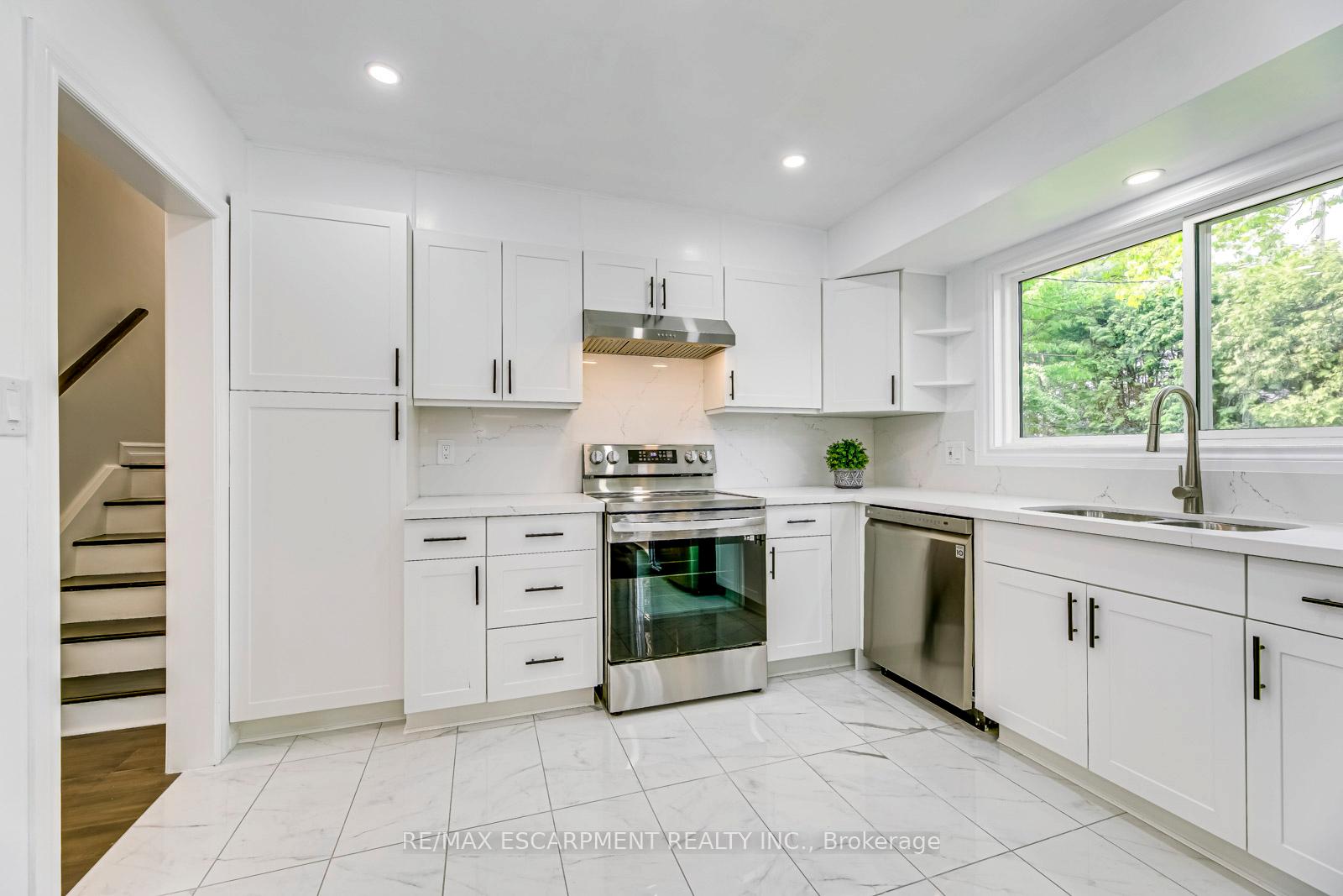 Photo 13 of 356 Dunlop Crescent, Burlington, Appleby — HOMEH