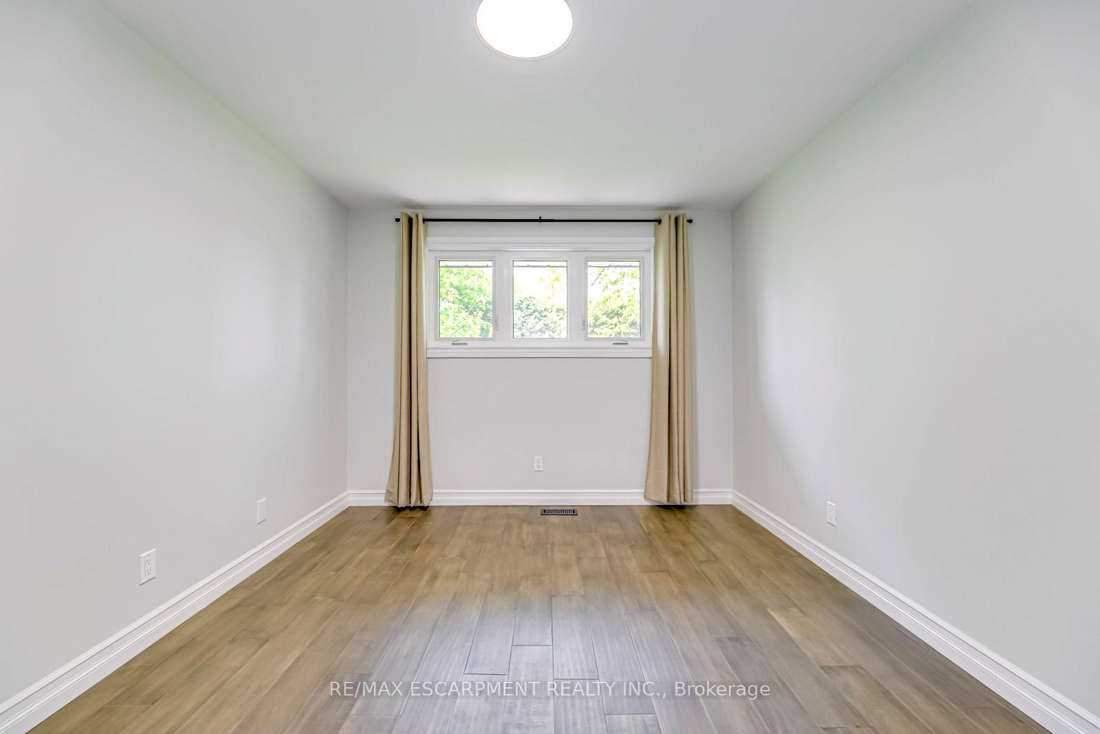 Photo 19 of 356 Dunlop Crescent, Burlington, Appleby — HOMEH