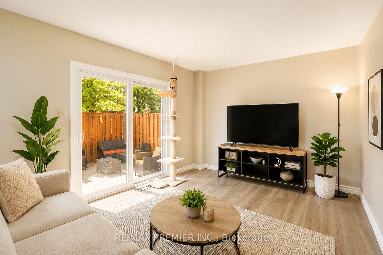 Photo 3 of Unit 10, 476 Kingscourt Drive, Waterloo, Colonial Acres — HOMEH
