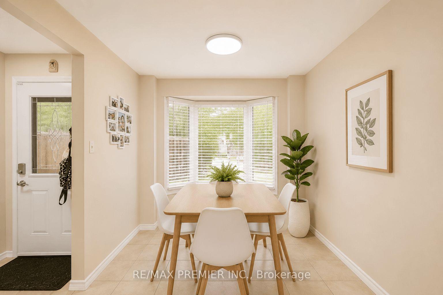 Photo 4 of Unit 10, 476 Kingscourt Drive, Waterloo, Colonial Acres — HOMEH