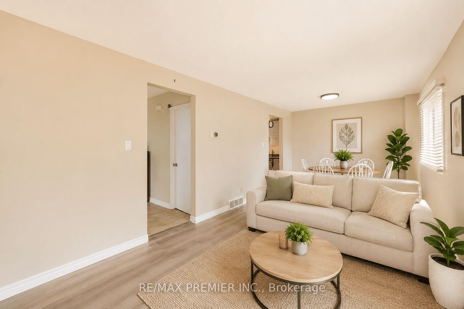 Photo 8 of Unit 10, 476 Kingscourt Drive, Waterloo, Colonial Acres — HOMEH