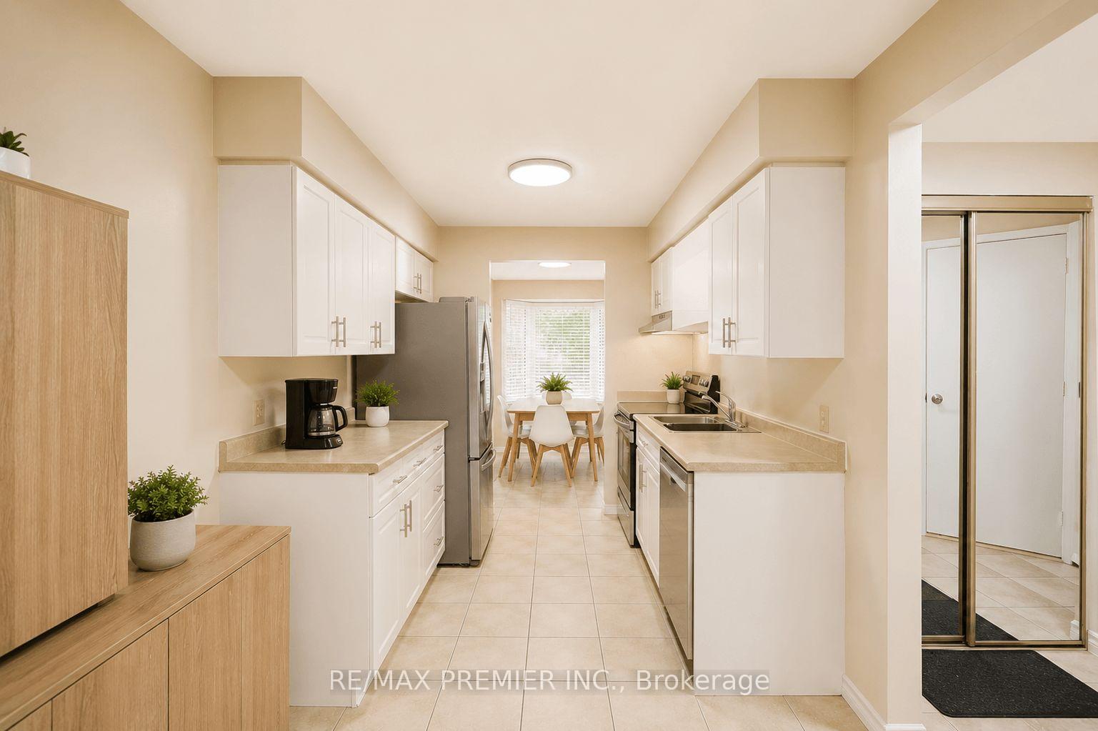 Photo 9 of Unit 10, 476 Kingscourt Drive, Waterloo, Colonial Acres — HOMEH
