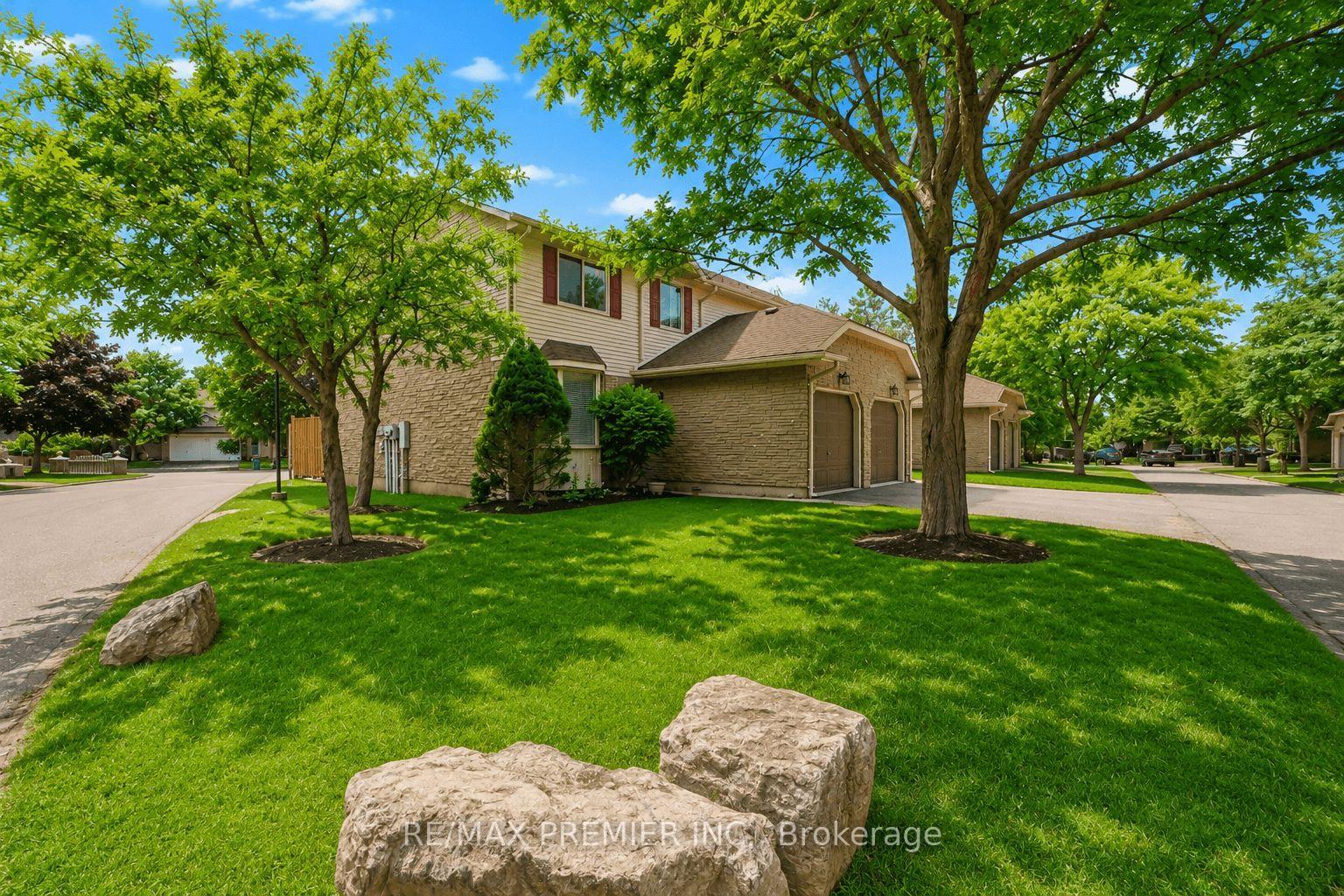 Photo 13 of Unit 10, 476 Kingscourt Drive, Waterloo, Colonial Acres — HOMEH
