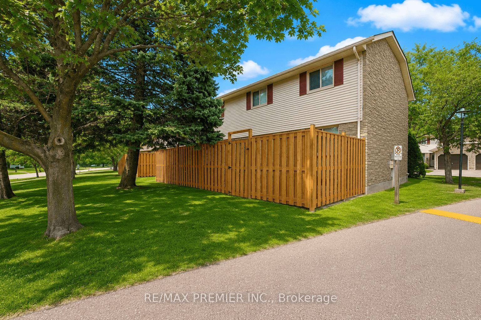 Photo 16 of Unit 10, 476 Kingscourt Drive, Waterloo, Colonial Acres — HOMEH
