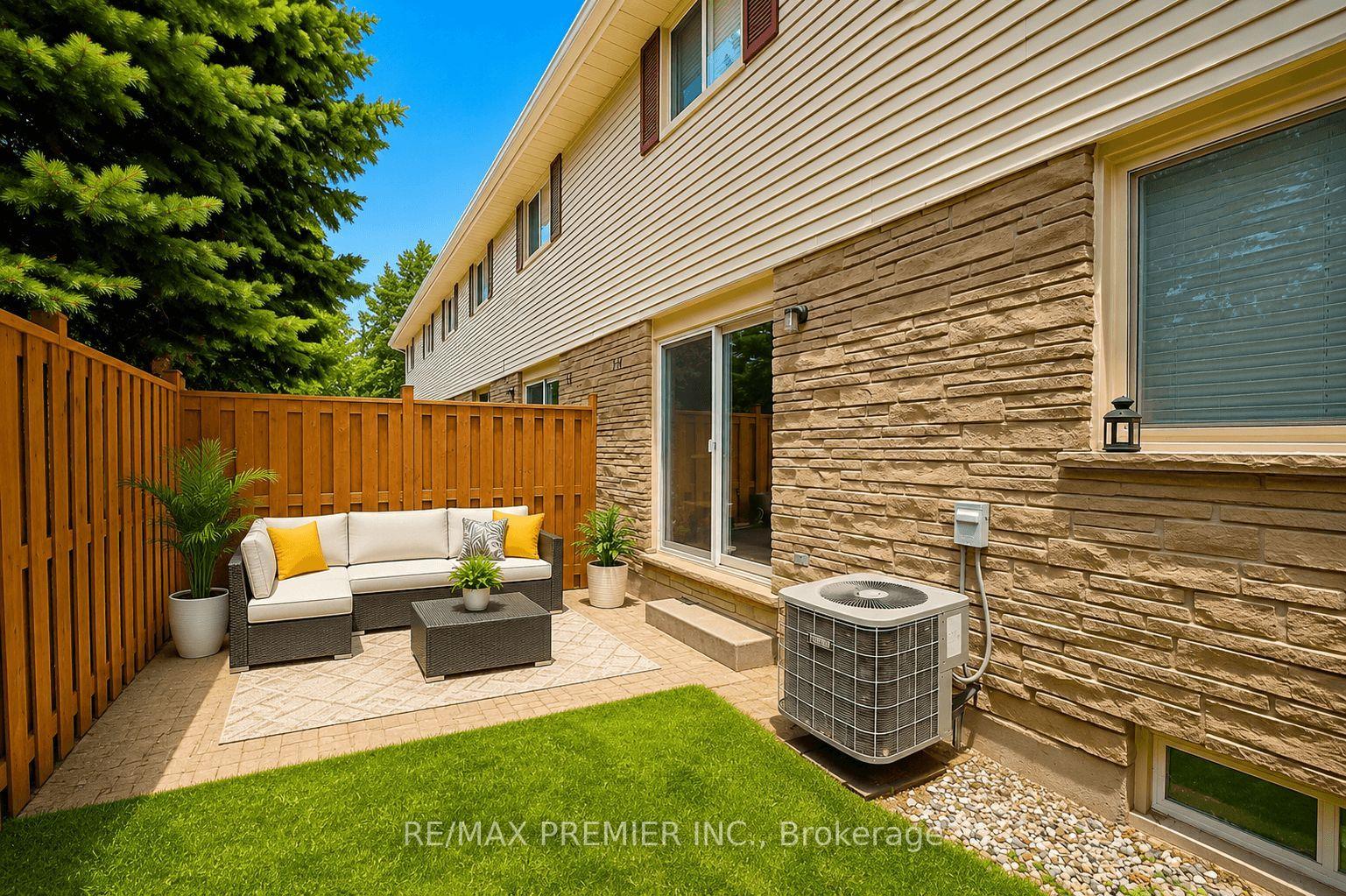 Photo 17 of Unit 10, 476 Kingscourt Drive, Waterloo, Colonial Acres — HOMEH