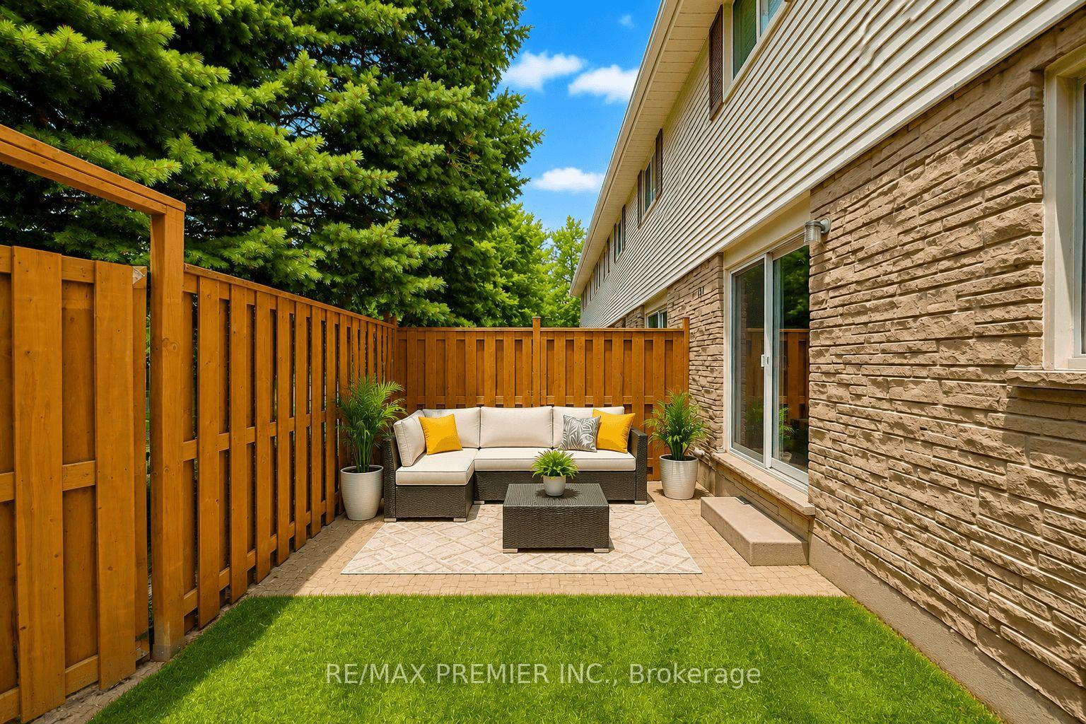 Photo 18 of Unit 10, 476 Kingscourt Drive, Waterloo, Colonial Acres — HOMEH