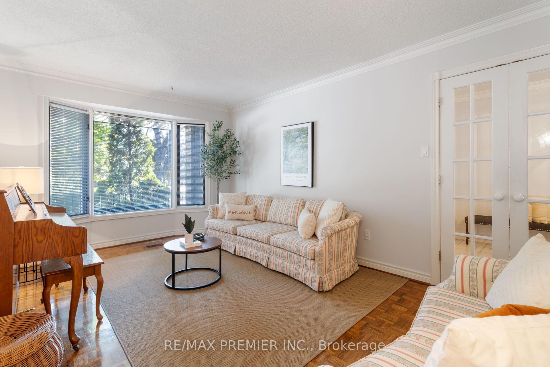Photo 10 of 85 Calgary Gardens, Vaughan, Islington Woods — HOMEH