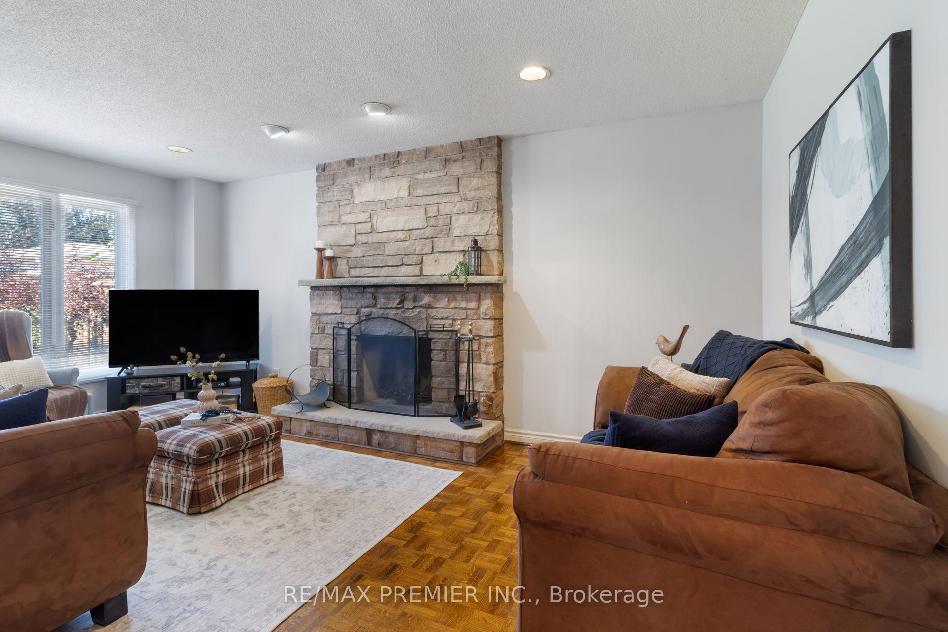Photo 15 of 85 Calgary Gardens, Vaughan, Islington Woods — HOMEH