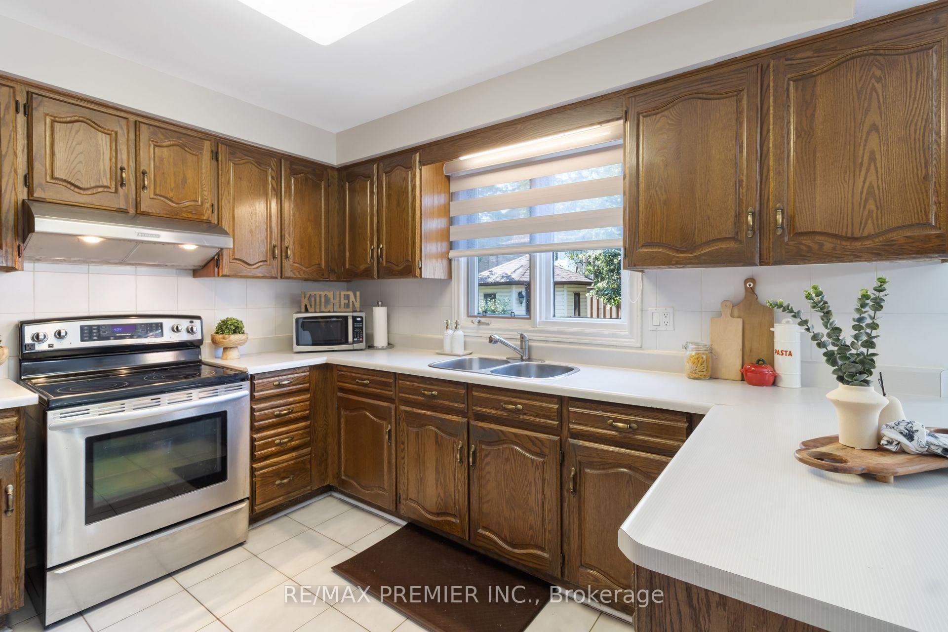 Photo 22 of 85 Calgary Gardens, Vaughan, Islington Woods — HOMEH