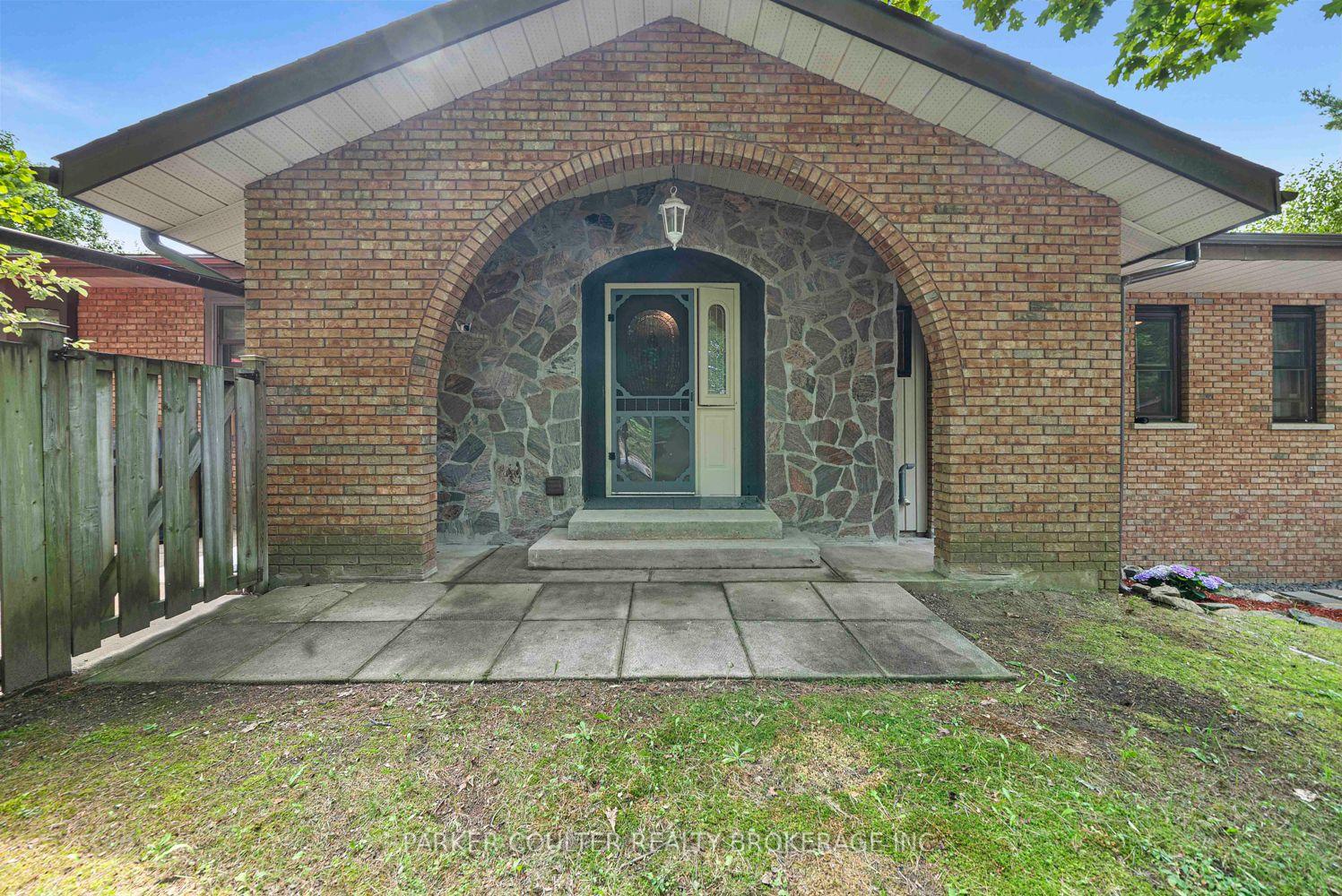 Photo 3 of 61 Oakridge Road S, McDougall — HOMEH
