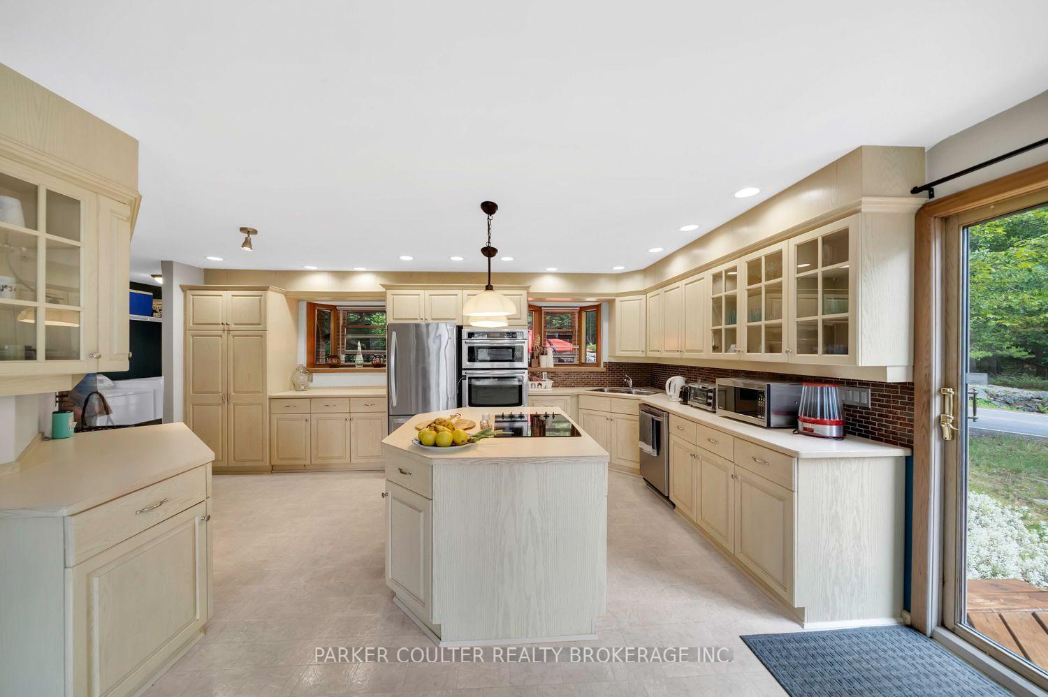 Photo 10 of 61 Oakridge Road S, McDougall — HOMEH