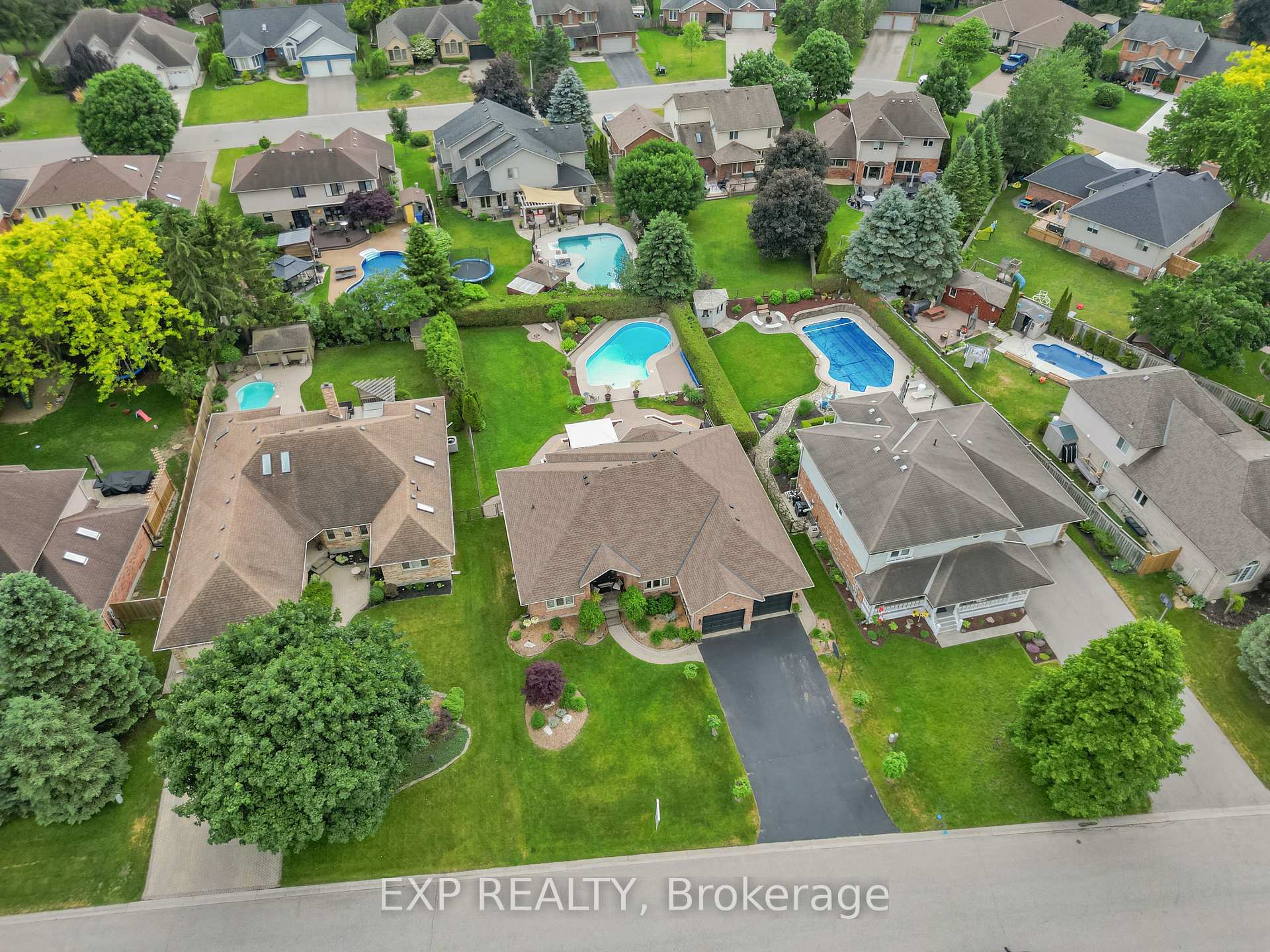 Photo 2 of 57 Valleyview Crescent, Thames Centre, Dorchester — HOMEH