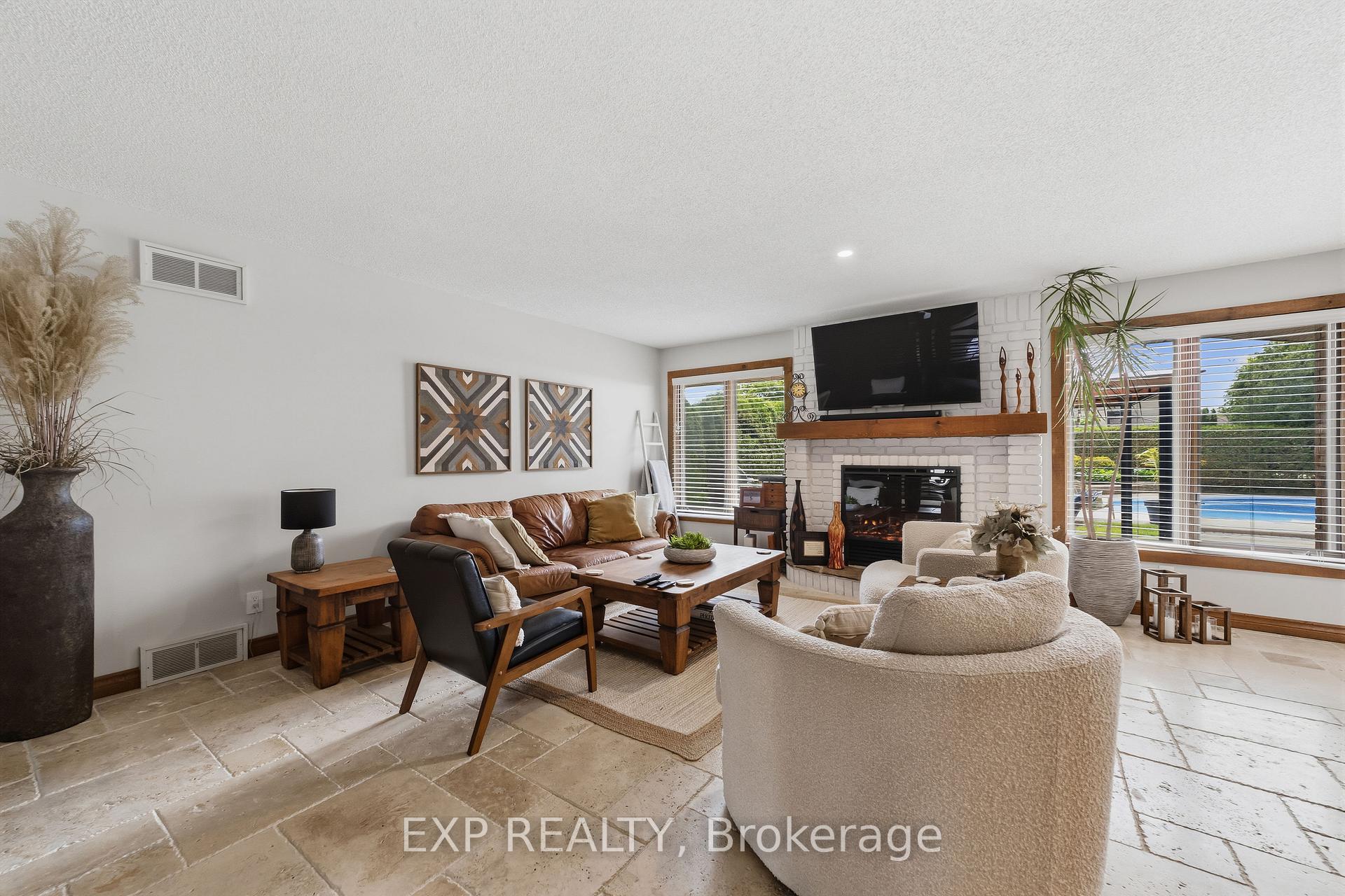 Photo 3 of 57 Valleyview Crescent, Thames Centre, Dorchester — HOMEH