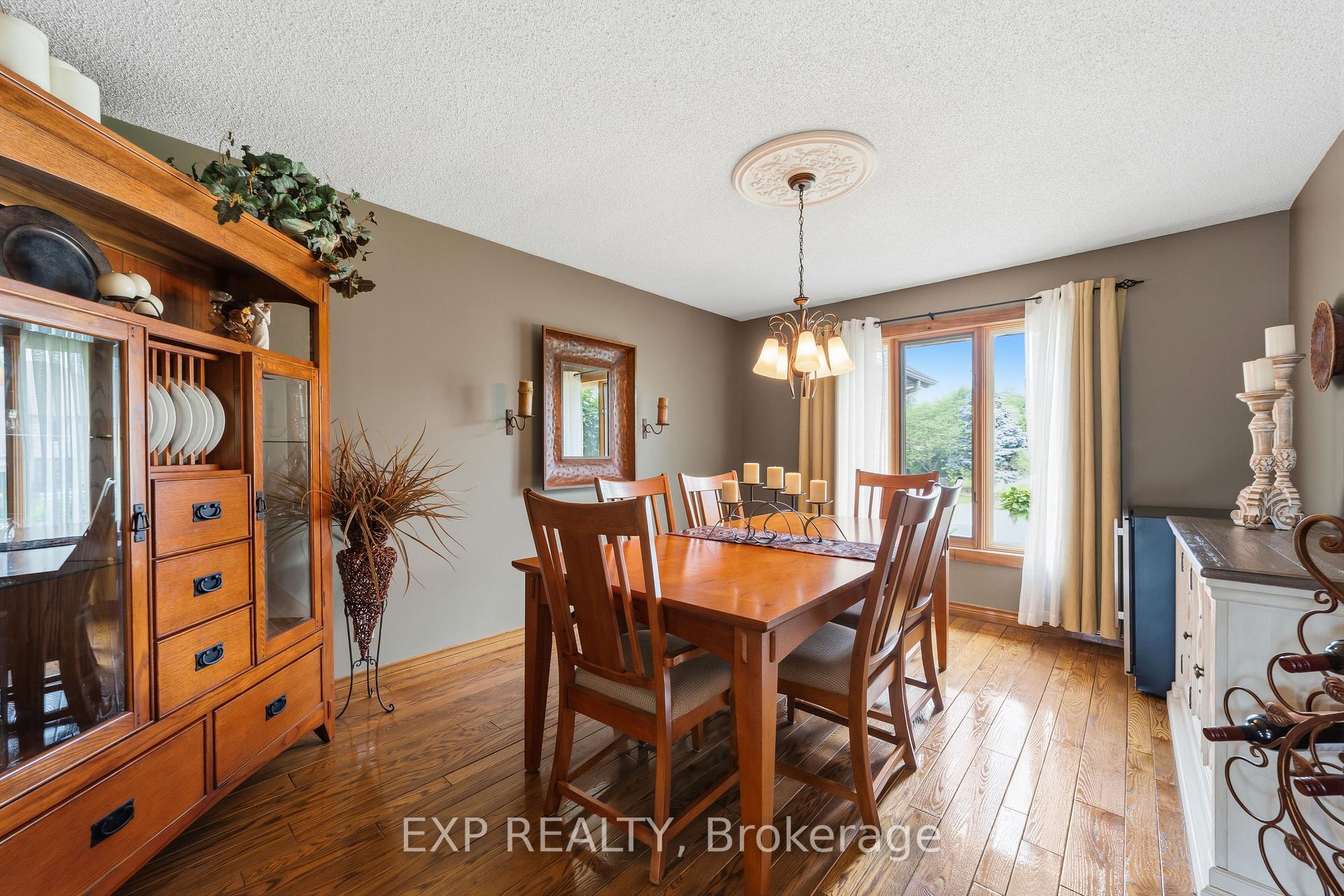 Photo 9 of 57 Valleyview Crescent, Thames Centre, Dorchester — HOMEH