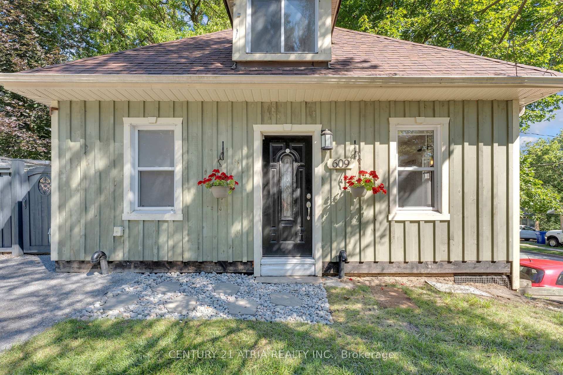 Photo 1 of 609 Pearson Street, Newmarket, Gorham-College Manor — HOMEH