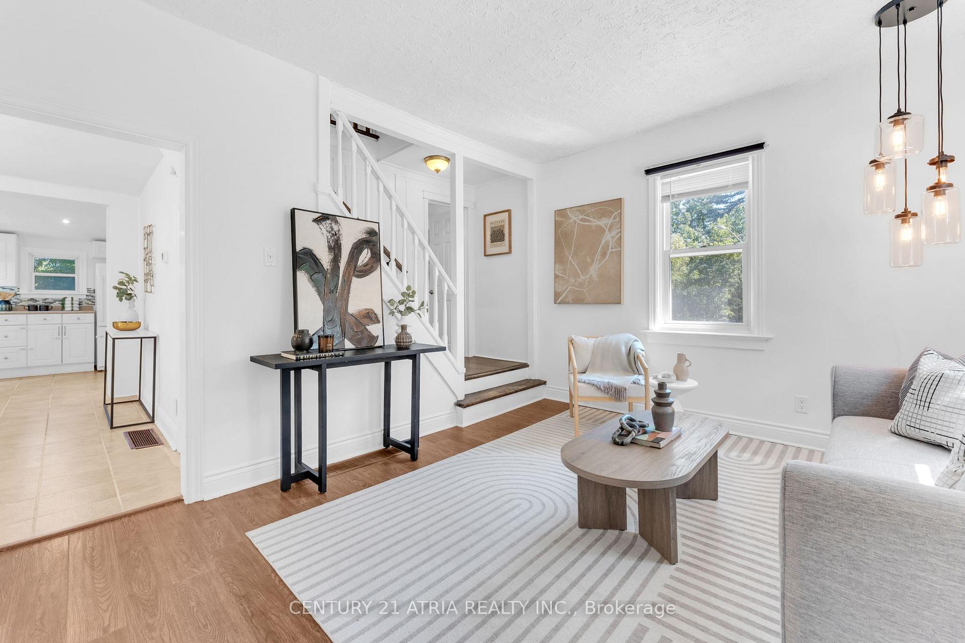Photo 4 of 609 Pearson Street, Newmarket, Gorham-College Manor — HOMEH